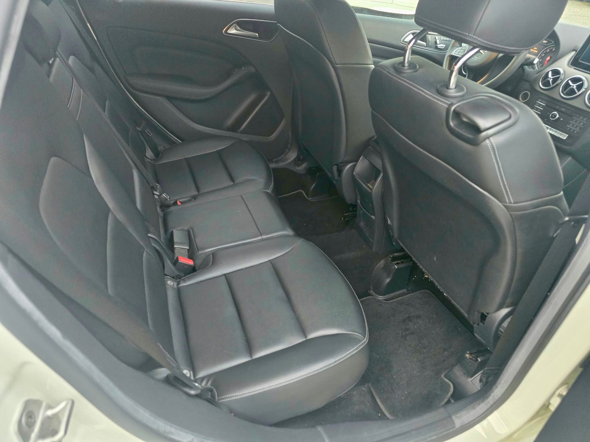 MERCEDES-BENZ B 180 Style-image-13