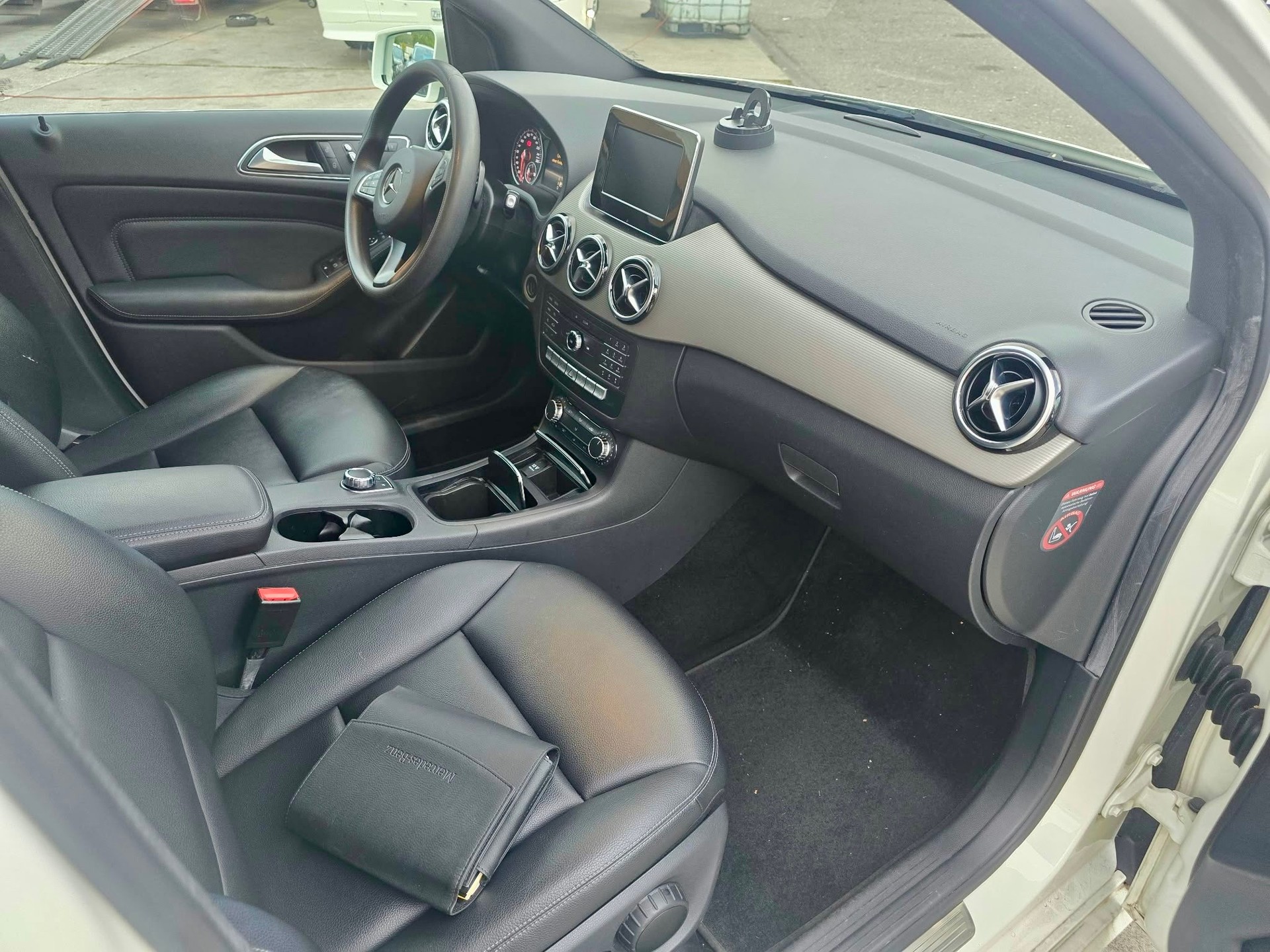 MERCEDES-BENZ B 180 Style-image-12