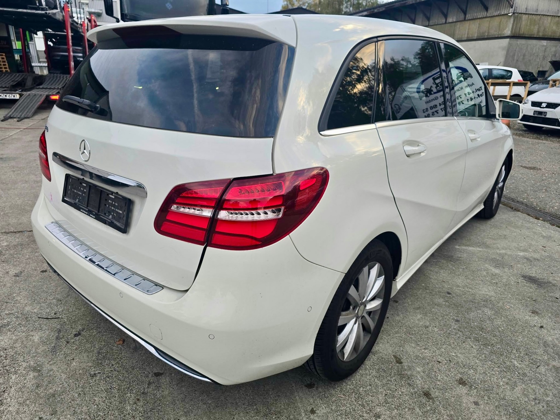 MERCEDES-BENZ B 180 Style-image-3