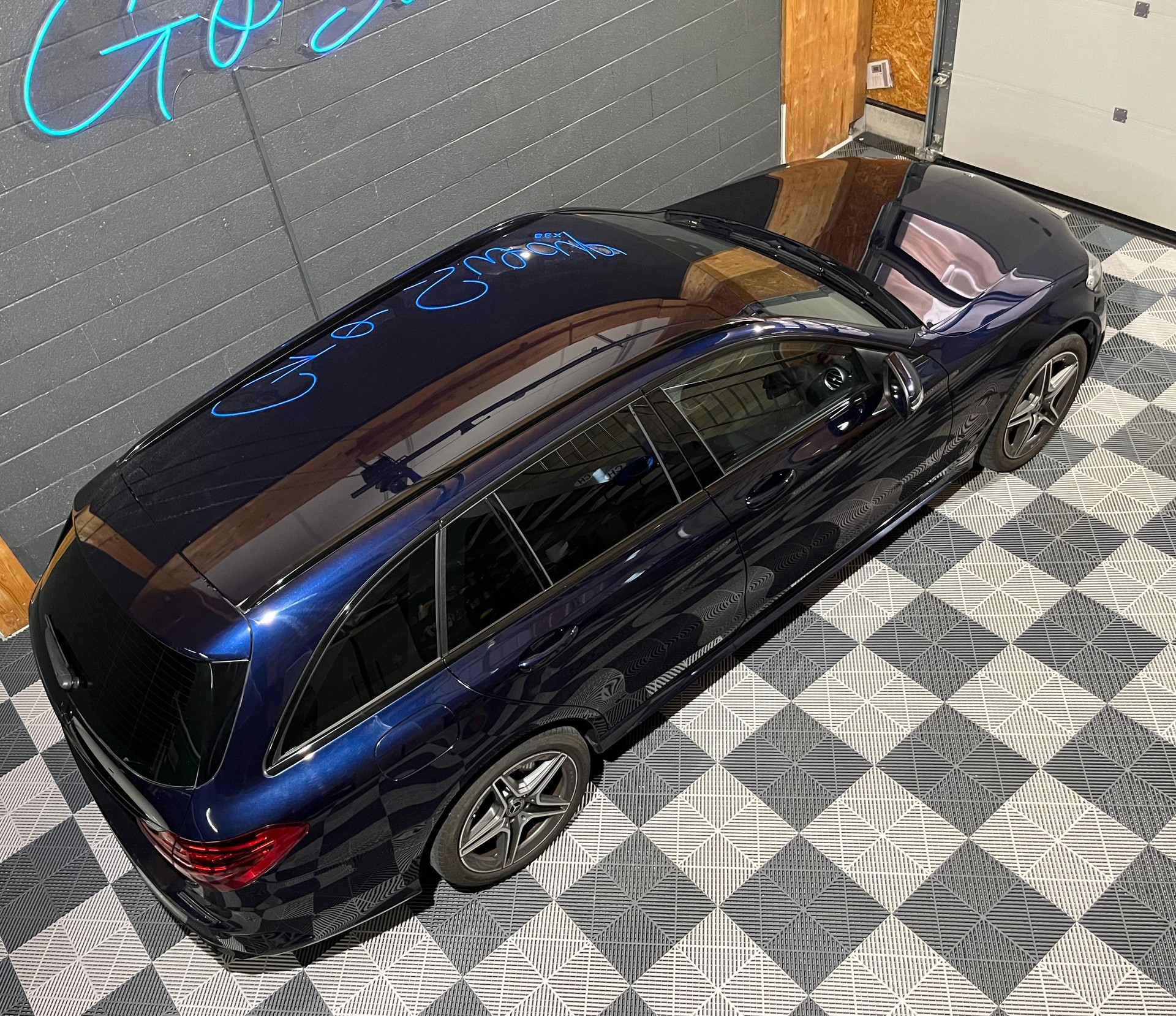 MERCEDES-BENZ C 400 AMG Line 4Matic 9G-Tronic-showroom-element-2