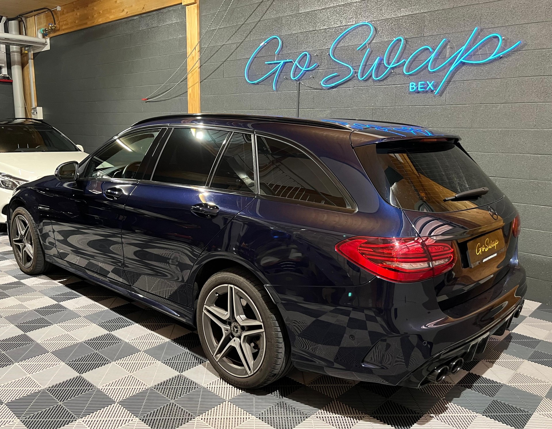MERCEDES-BENZ C 400 AMG Line 4Matic 9G-Tronic-image-7
