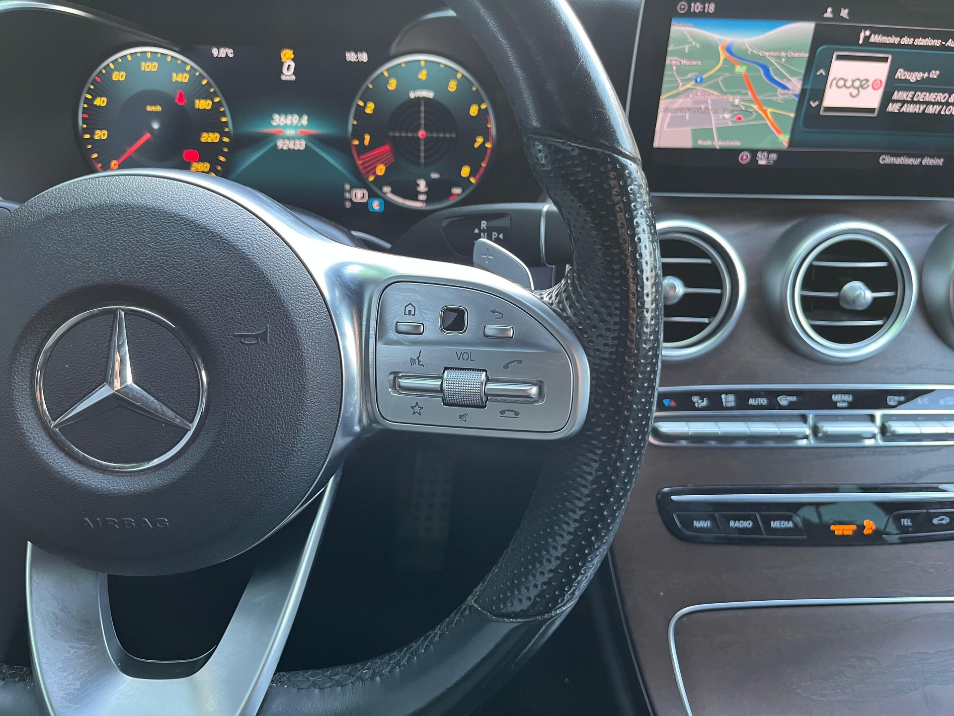 MERCEDES-BENZ C 400 AMG Line 4Matic 9G-Tronic-image-16