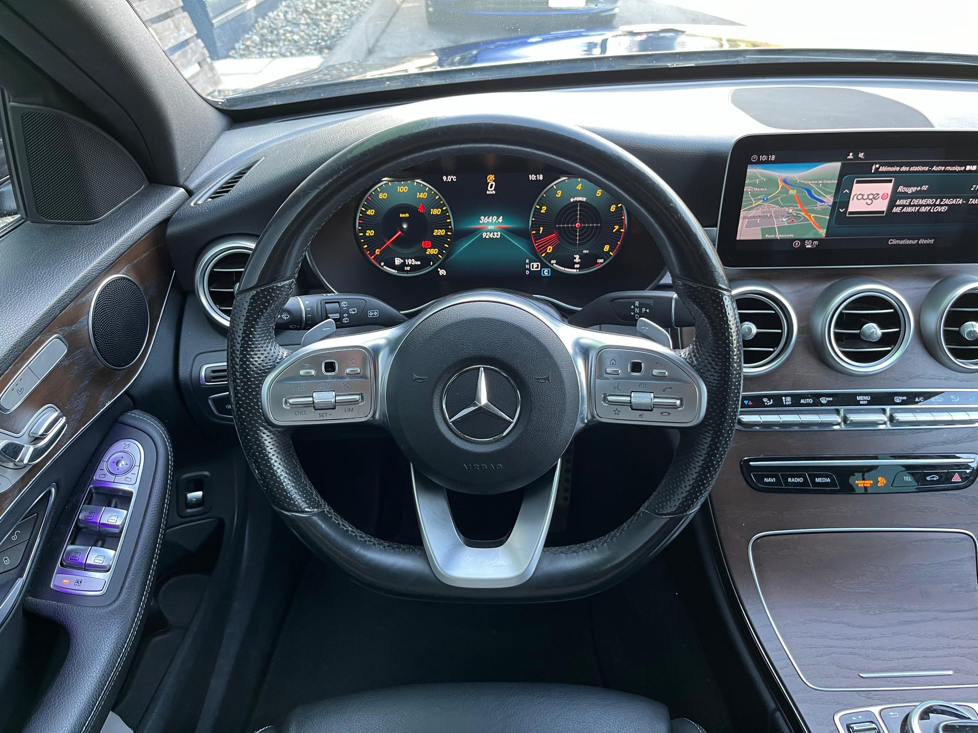 MERCEDES-BENZ C 400 AMG Line 4Matic 9G-Tronic-image-14