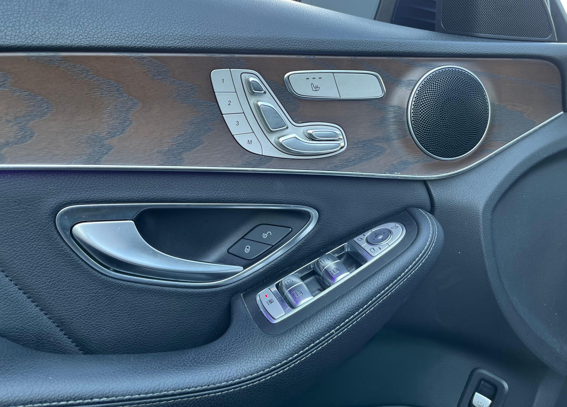 MERCEDES-BENZ C 400 AMG Line 4Matic 9G-Tronic-image-9