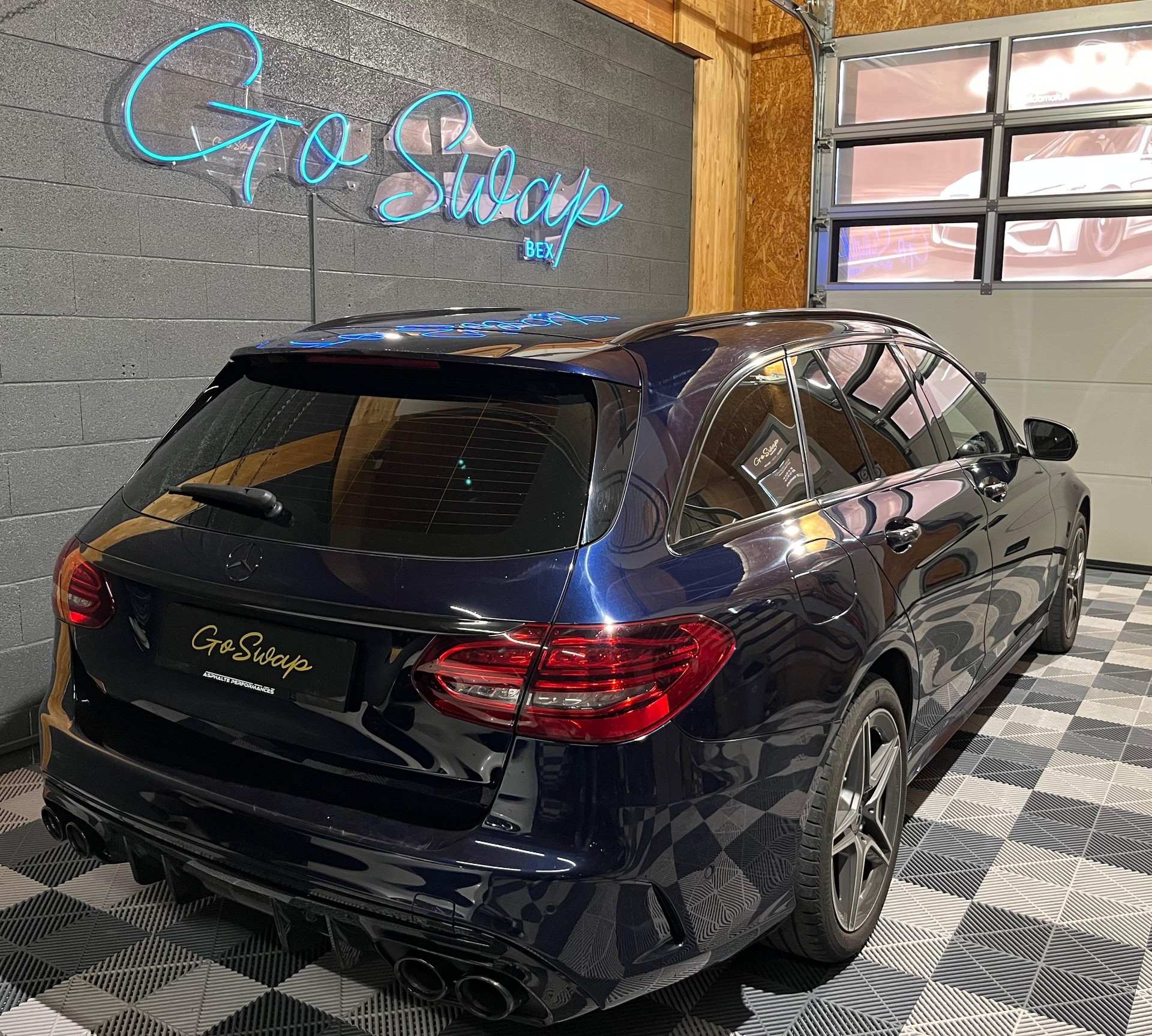 MERCEDES-BENZ C 400 AMG Line 4Matic 9G-Tronic-showroom-element-3