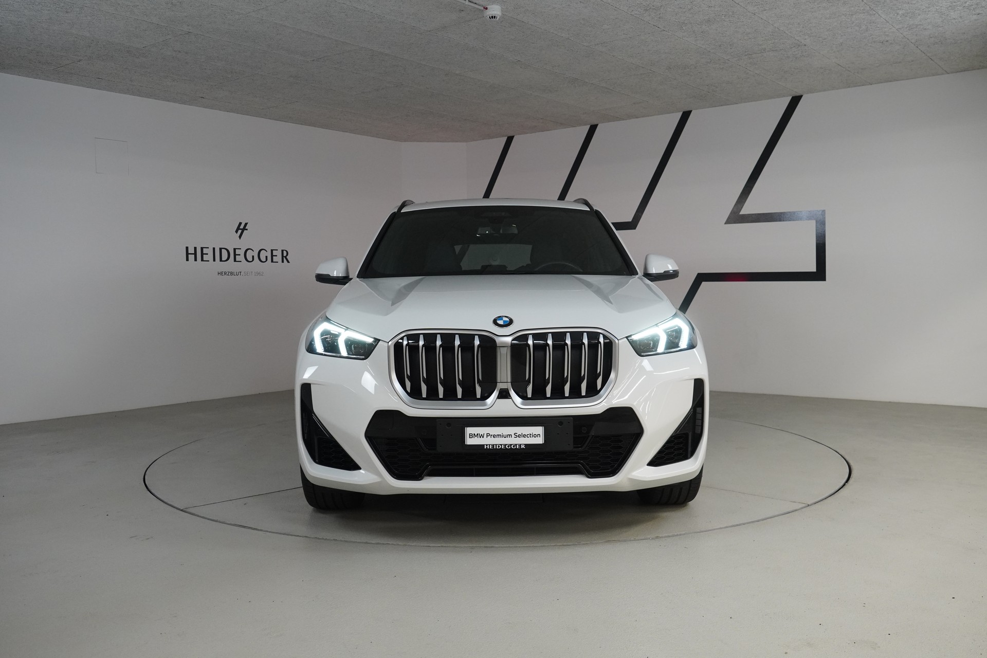 BMW X1 xDrive 23i 48V M Sport-image-1