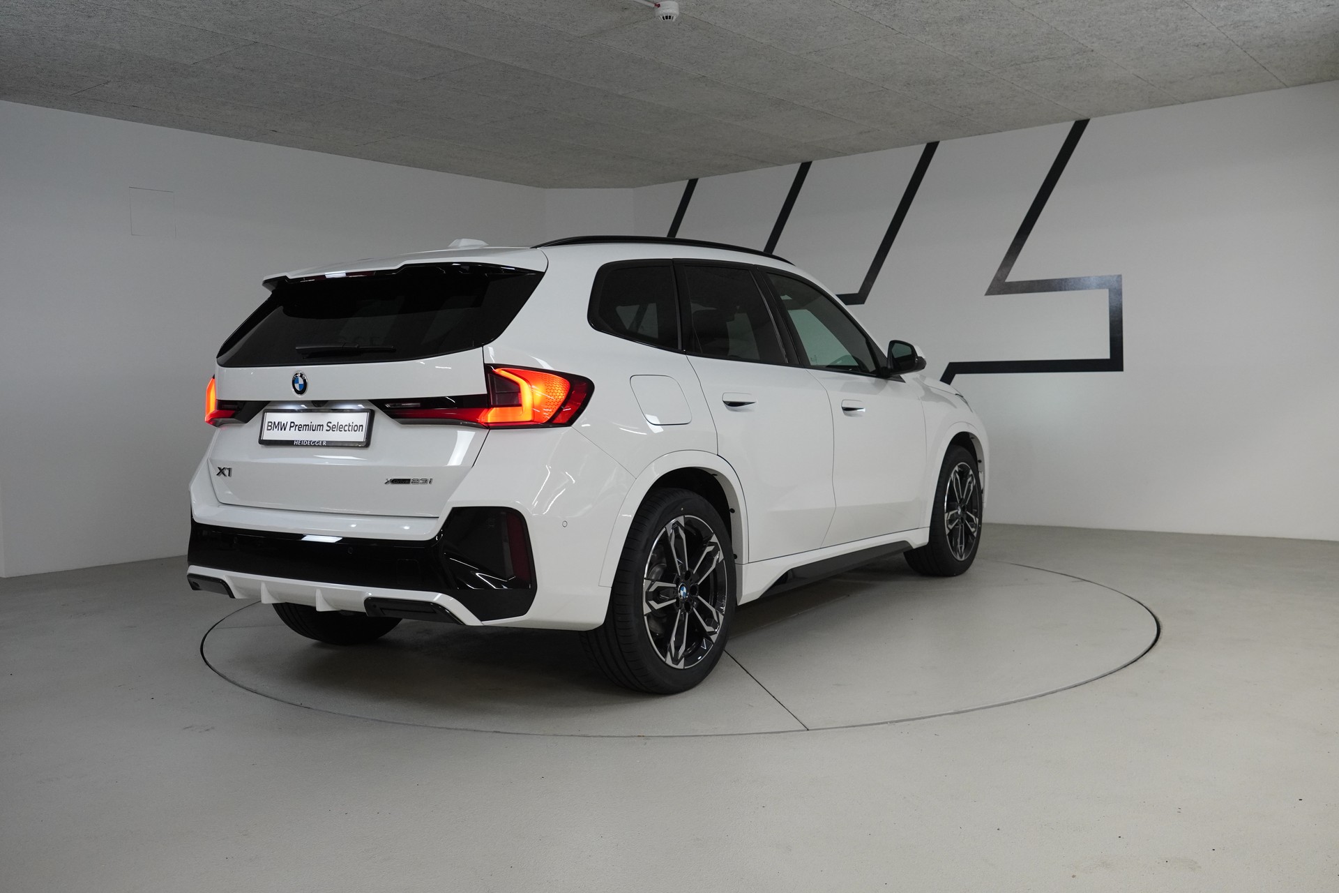 BMW X1 xDrive 23i 48V M Sport-image-6