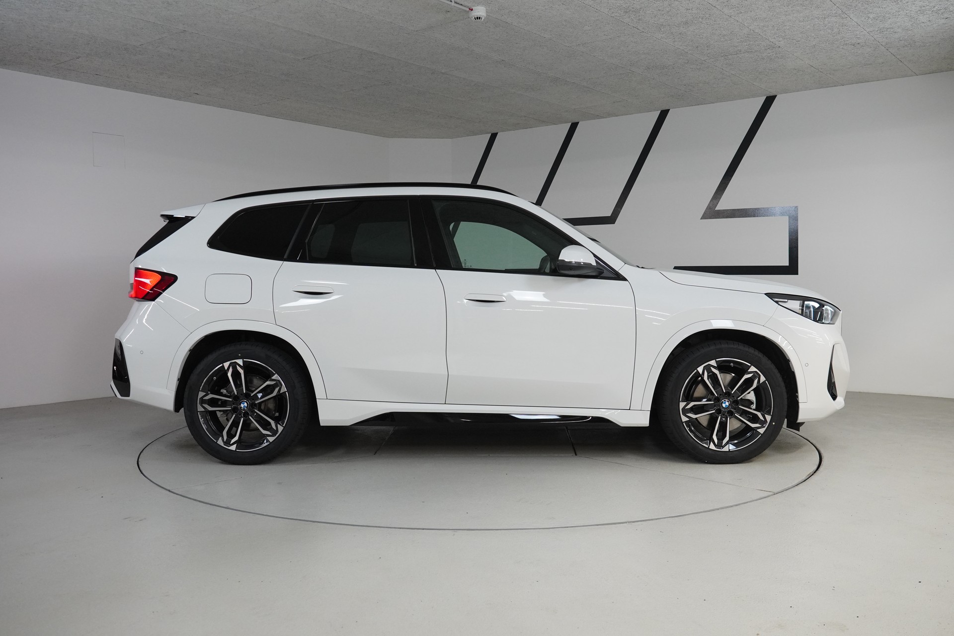 BMW X1 xDrive 23i 48V M Sport-image-7