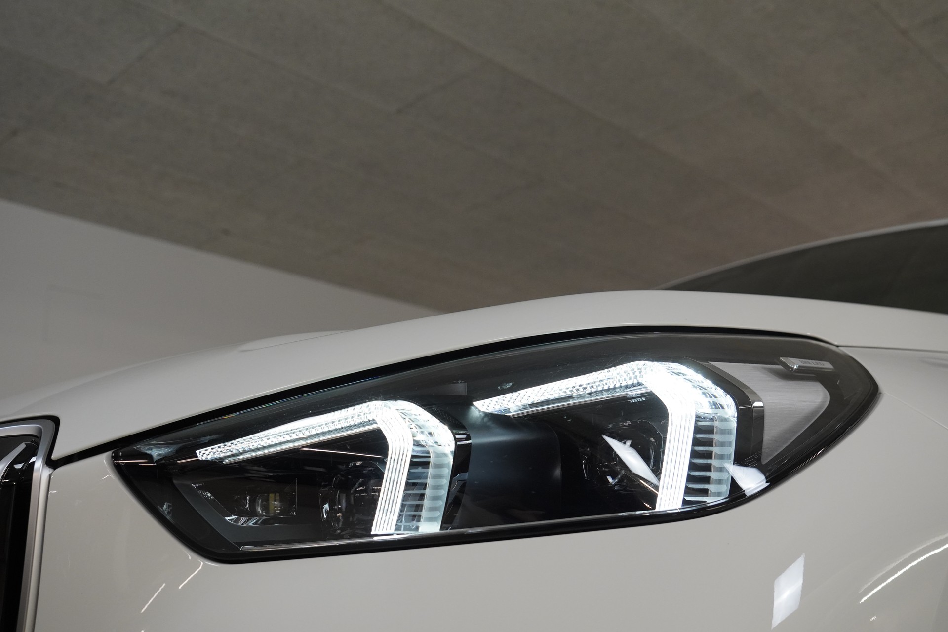 BMW X1 xDrive 23i 48V M Sport-image-8