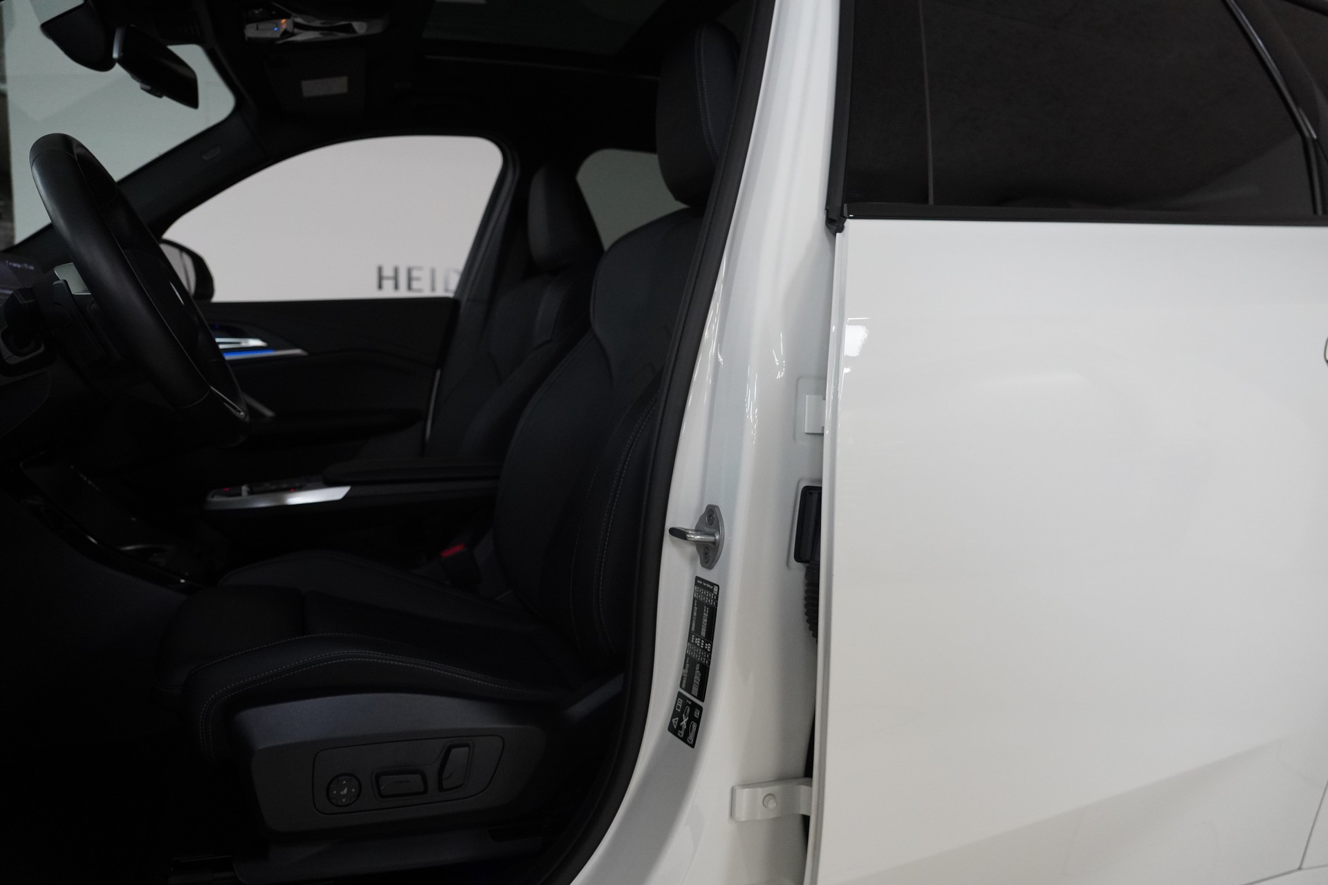 BMW X1 xDrive 23i 48V M Sport-image-10
