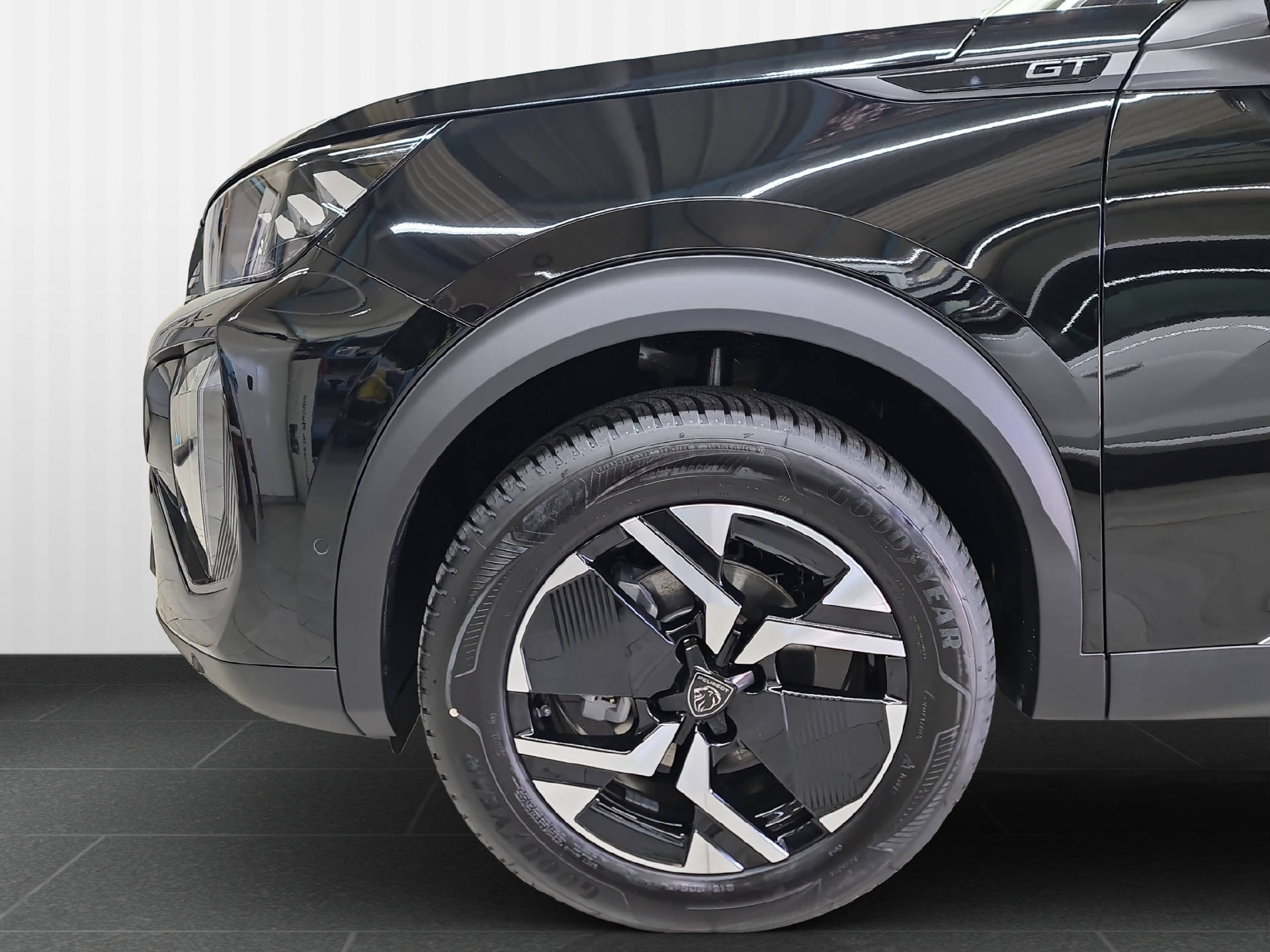 PEUGEOT 2008 1.2 PureTech 130 GT-image-12
