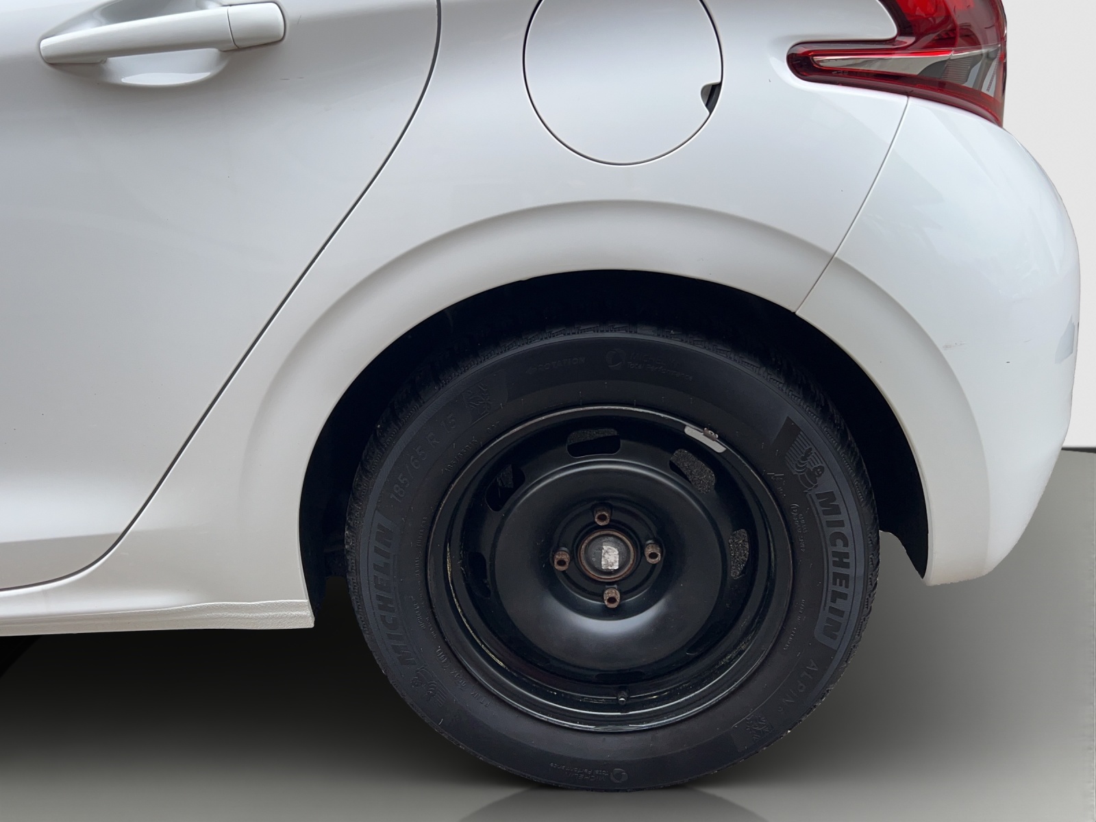 PEUGEOT 208 1.2 PureTech Signature-image-17