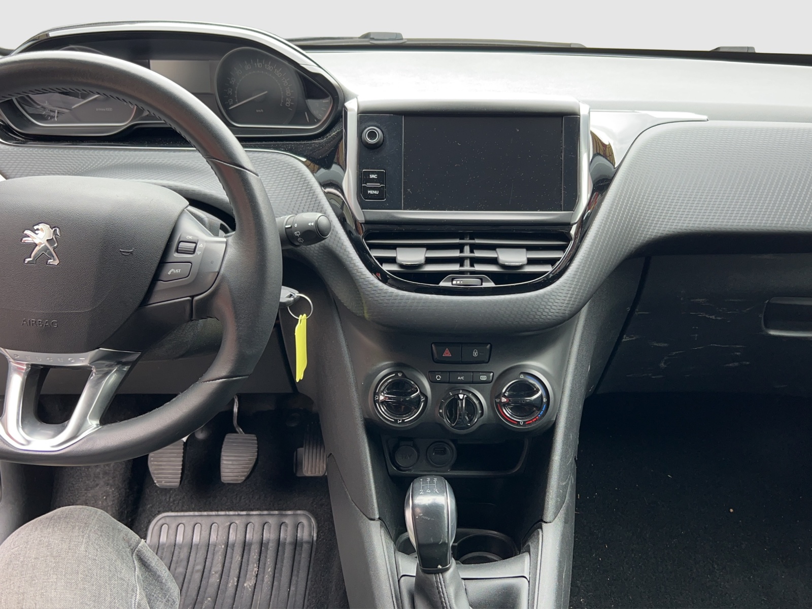PEUGEOT 208 1.2 PureTech Signature-image-11