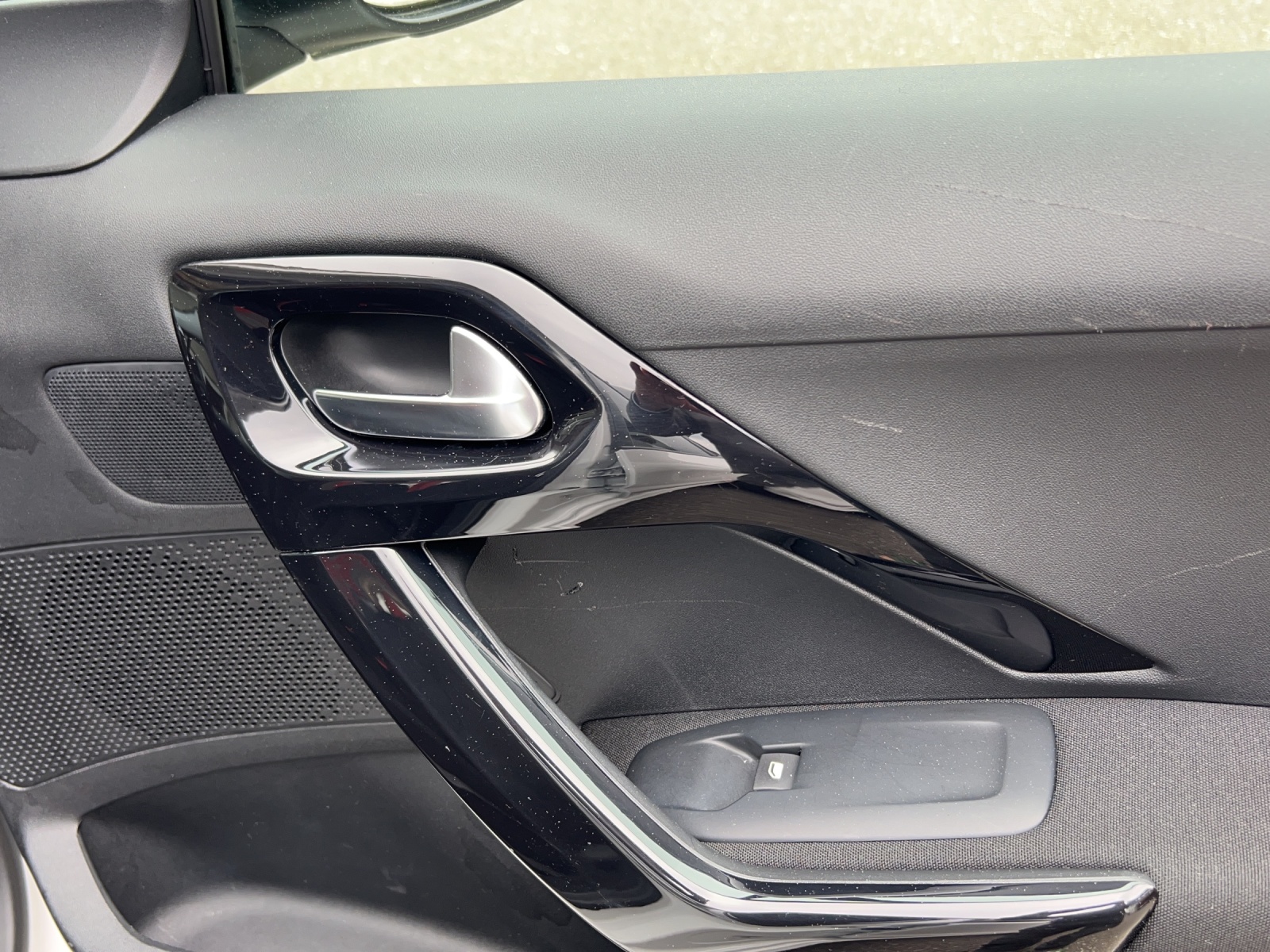PEUGEOT 208 1.2 PureTech Signature-image-15