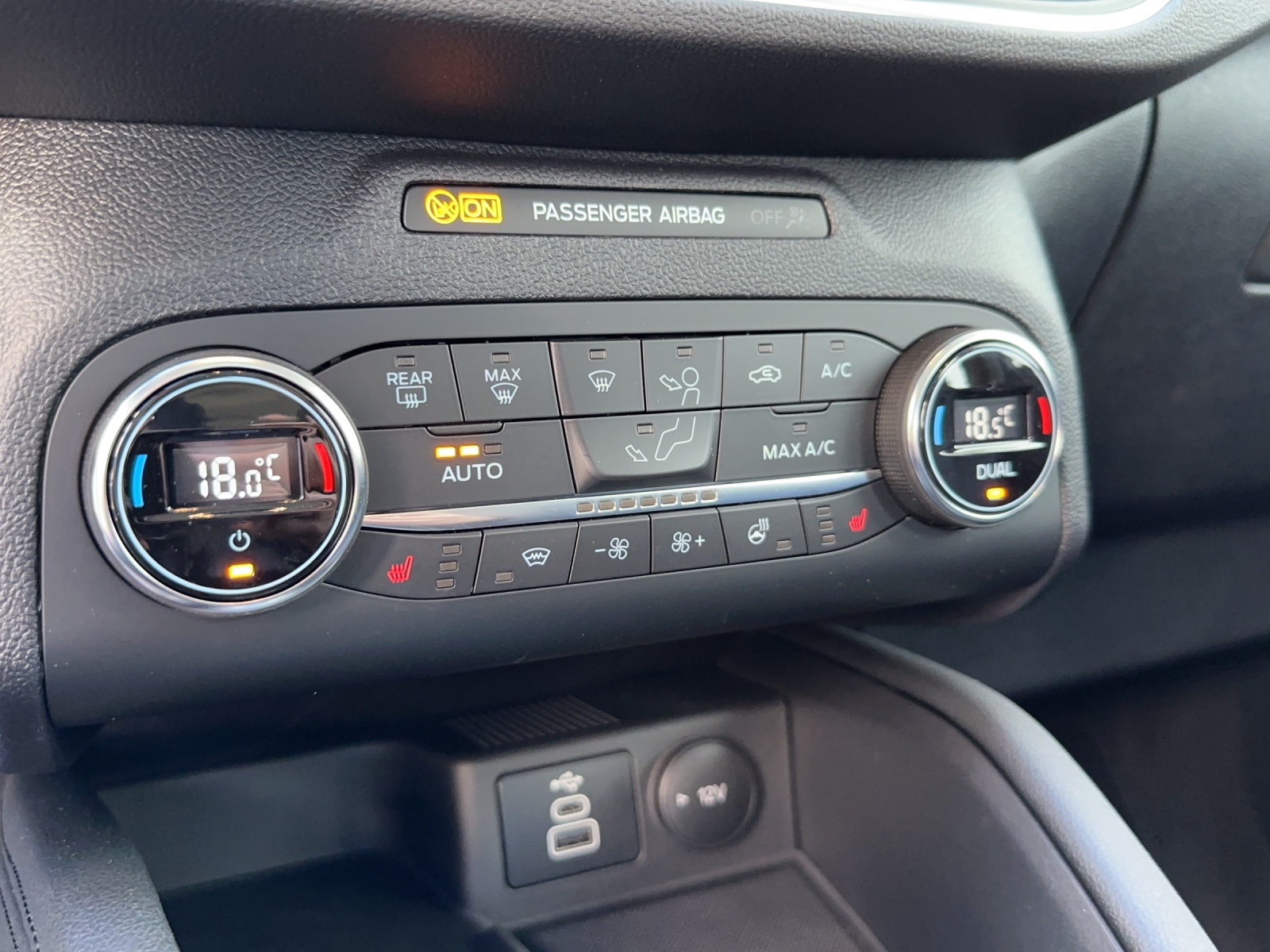 FORD Kuga 2.5 FHEV Titanium 4WD-image-13