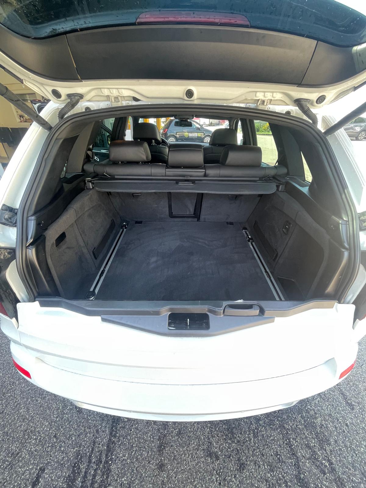BMW X5 xDrive M50d Steptronic-image-12