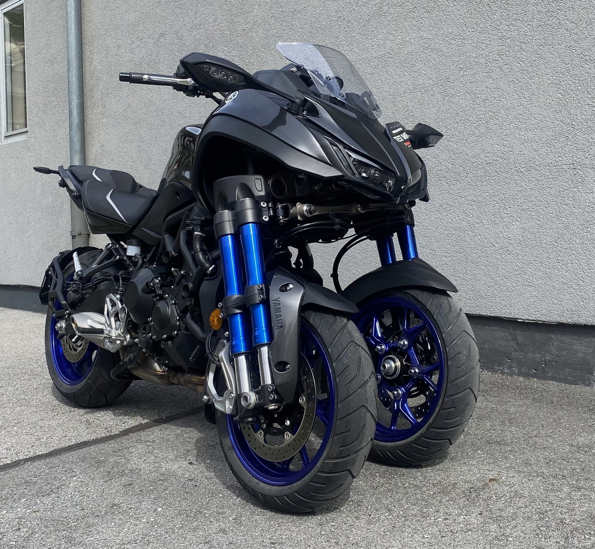 YAMAHA Niken-showroom-element-1