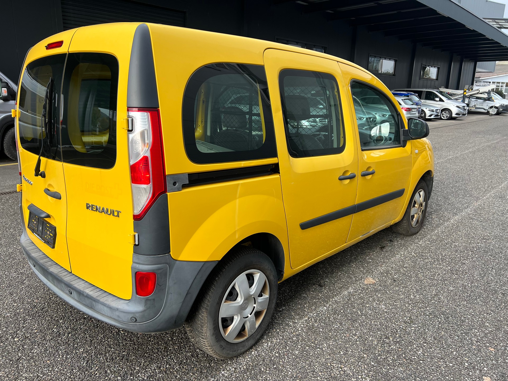 RENAULT Kangoo Medium 1.6 105 Business A-image-2