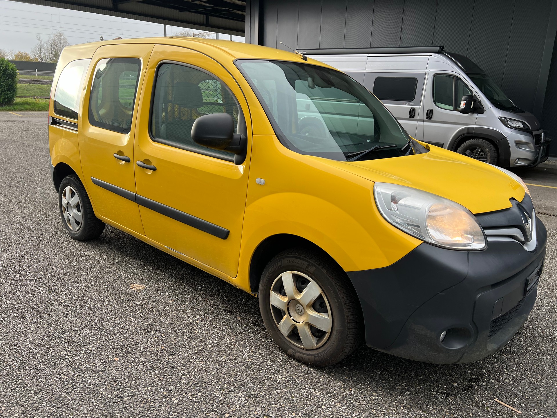RENAULT Kangoo Medium 1.6 105 Business A-image-1