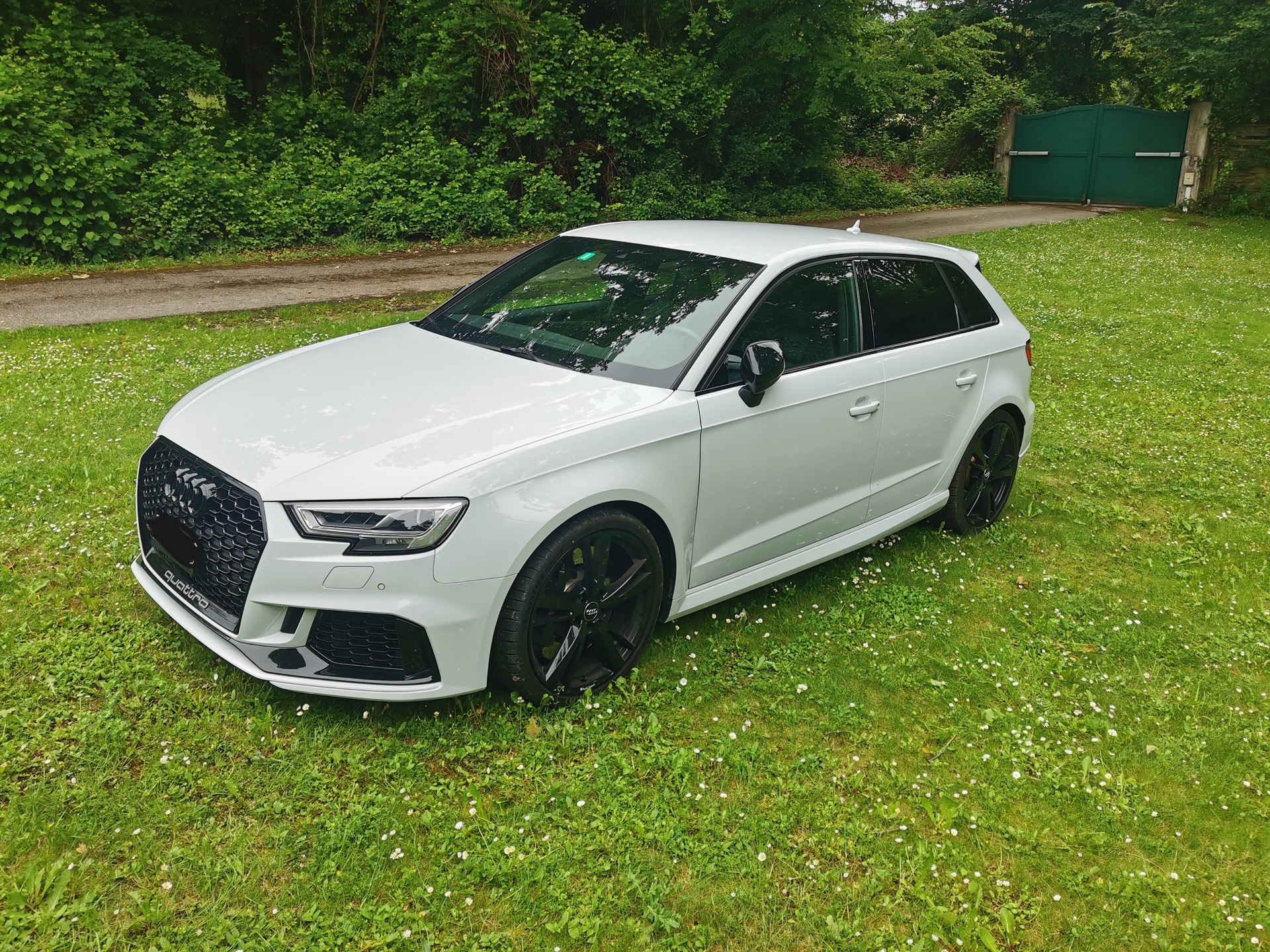 AUDI RS3 Sportback 2.5 TSI quattro-image-1