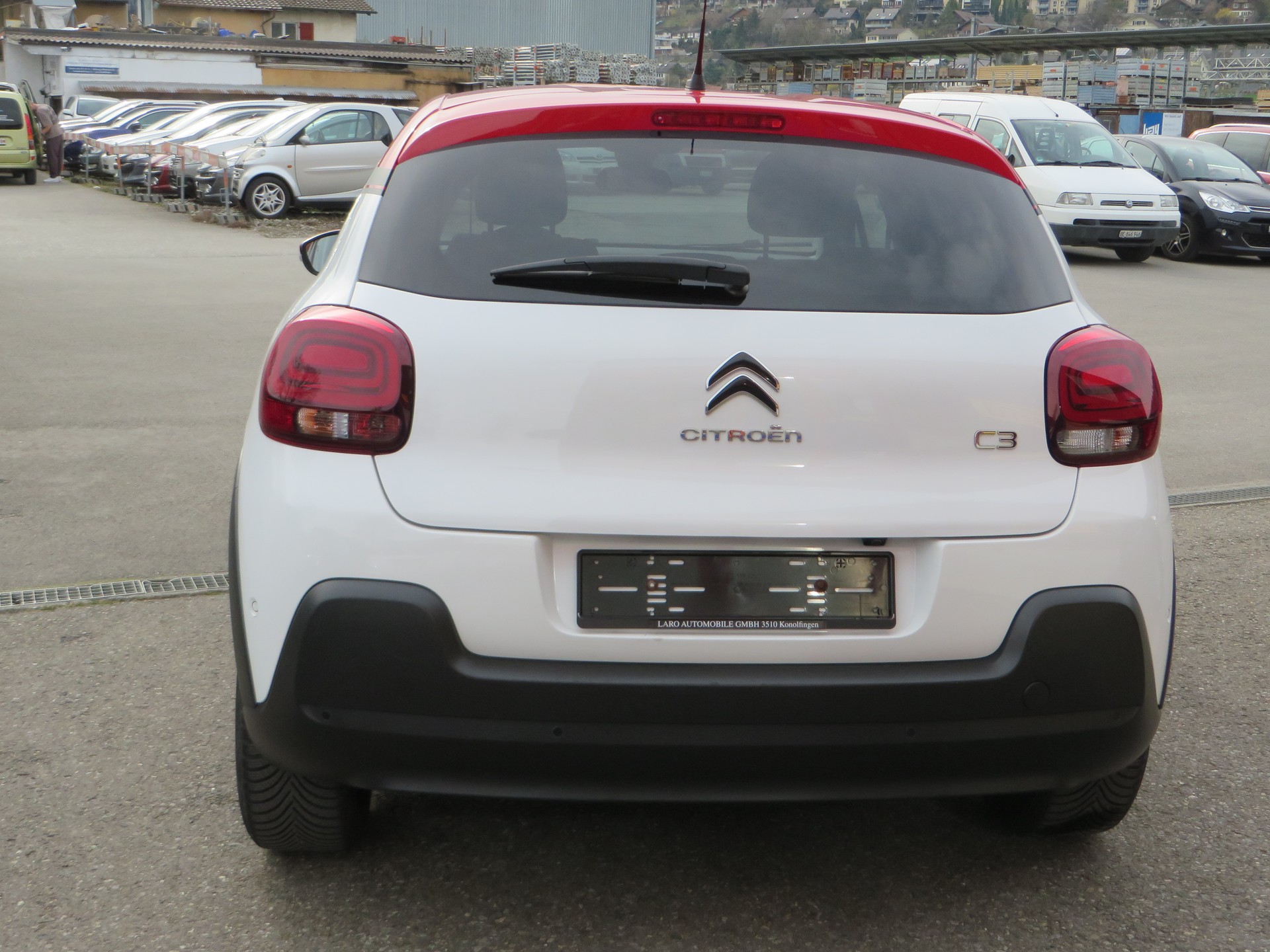 CITROEN C3 1.2i PureTech Shine-image-3
