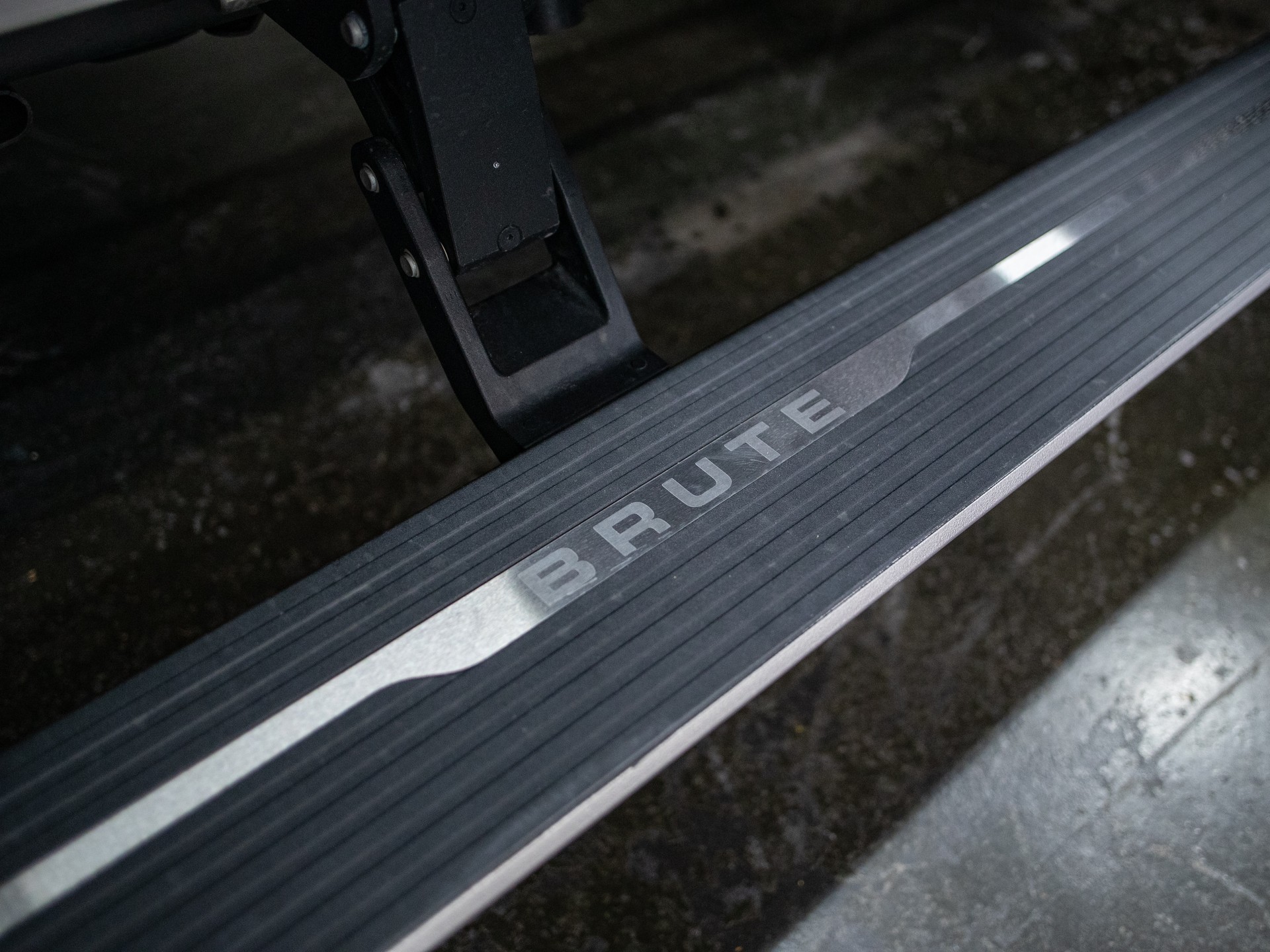 JEEP BRUTE® Wrangler 4xe SAHARA / SkyOne (El. Soft Top)-image-9