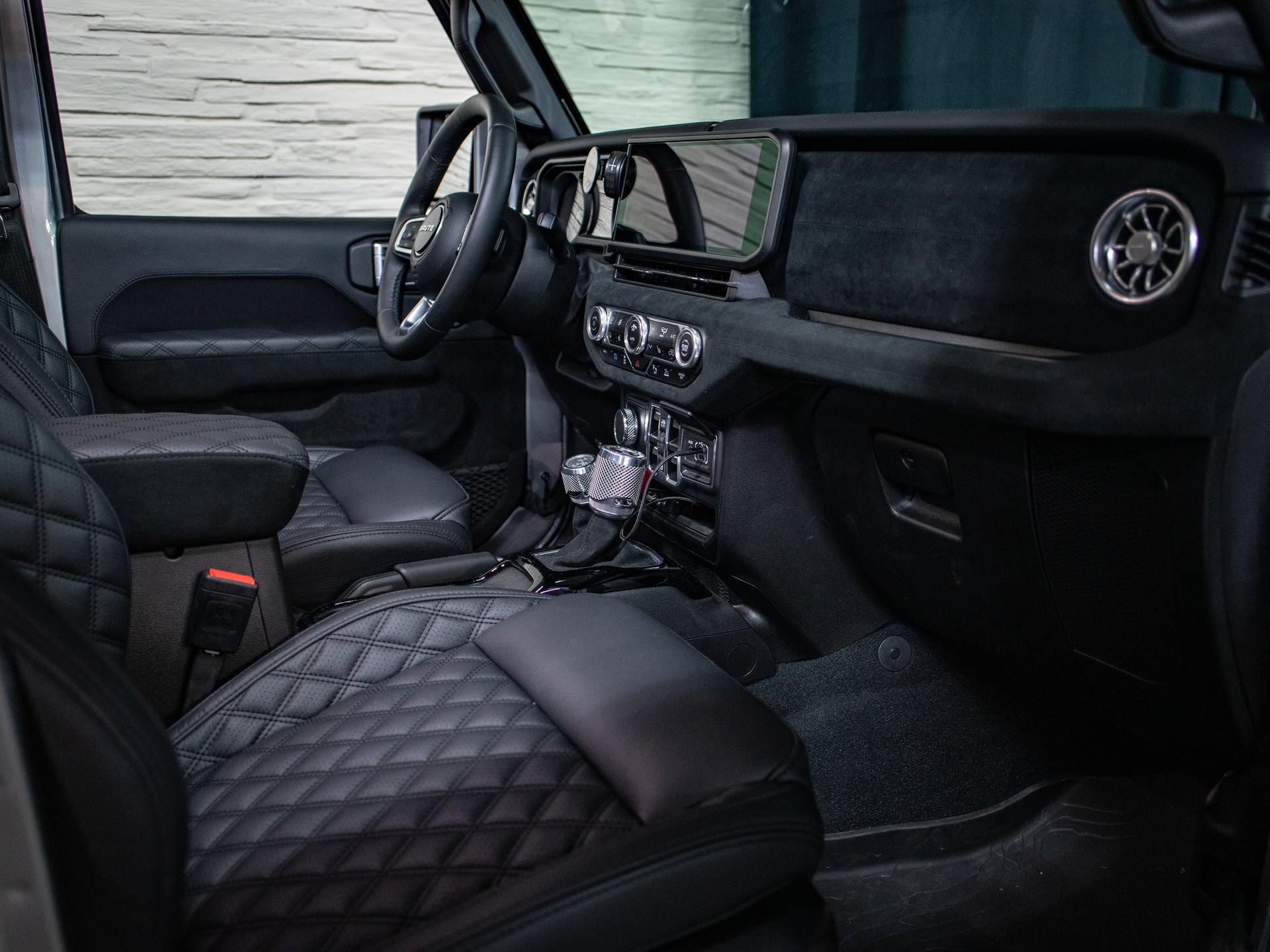 JEEP BRUTE® Wrangler 4xe SAHARA / SkyOne (El. Soft Top)-image-11