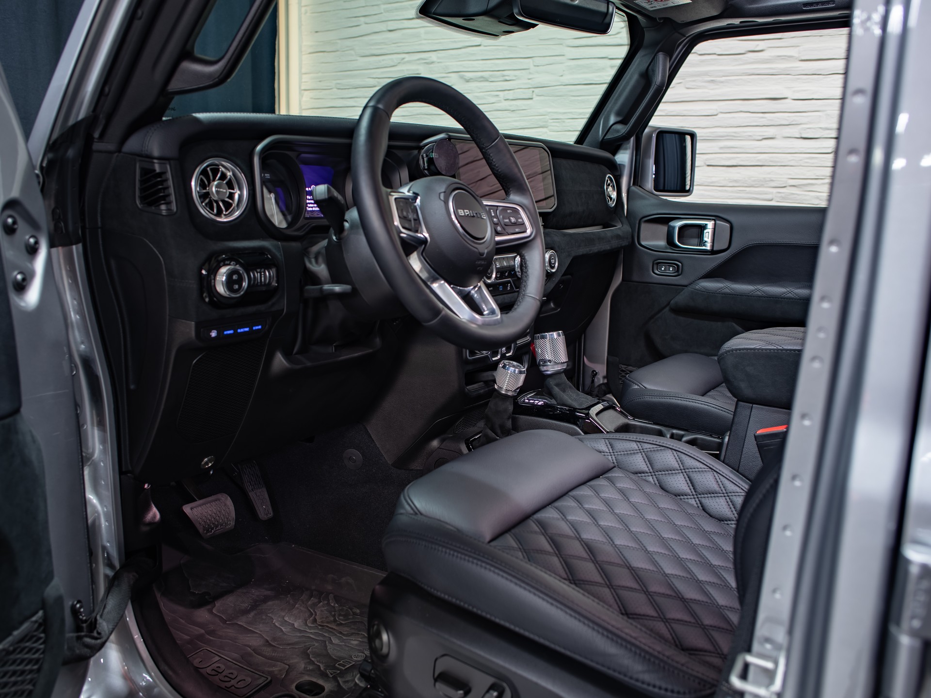 JEEP BRUTE® Wrangler 4xe SAHARA / SkyOne (El. Soft Top)-image-10