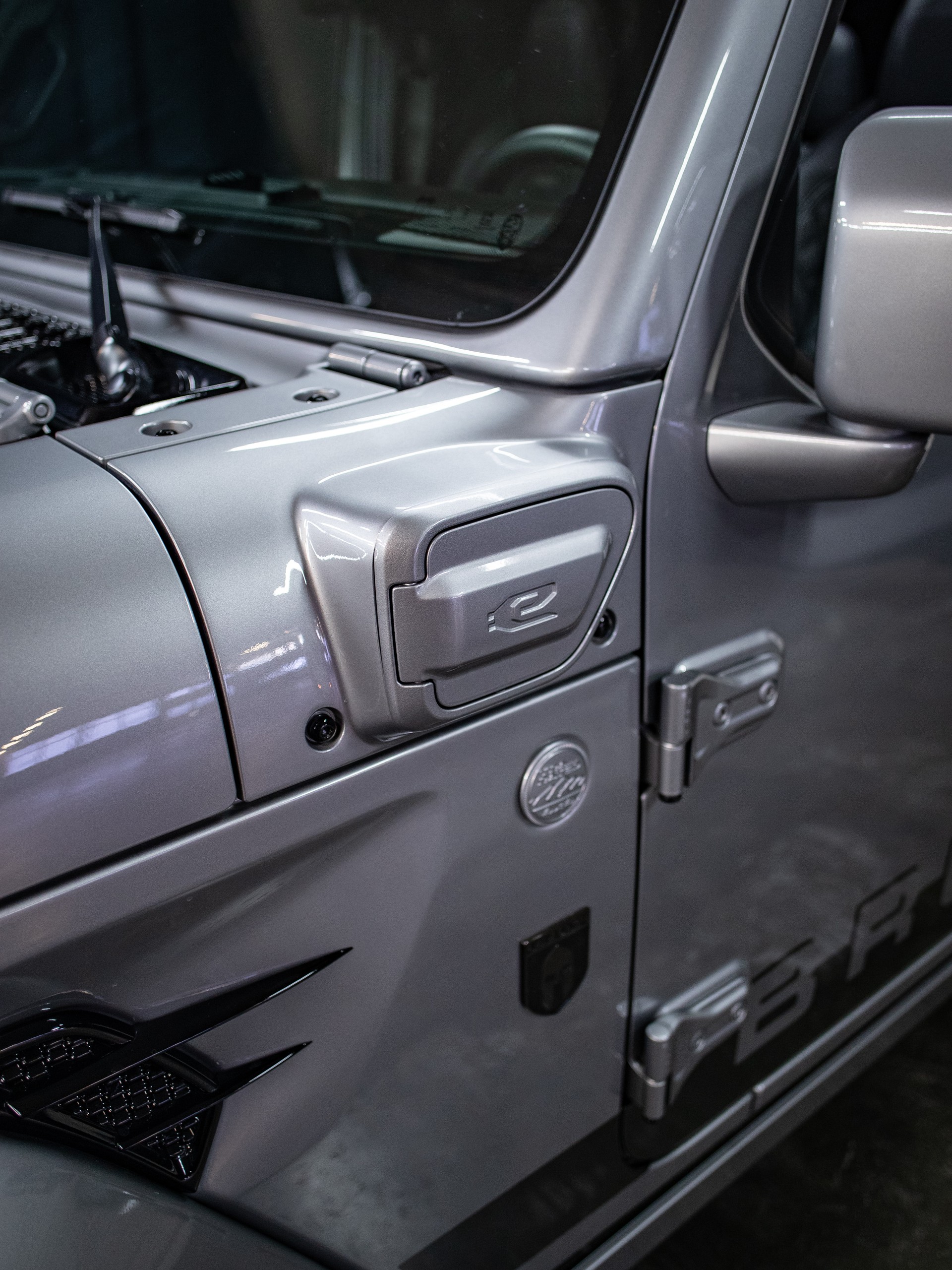 JEEP BRUTE® Wrangler 4xe SAHARA / SkyOne (El. Soft Top)-image-8