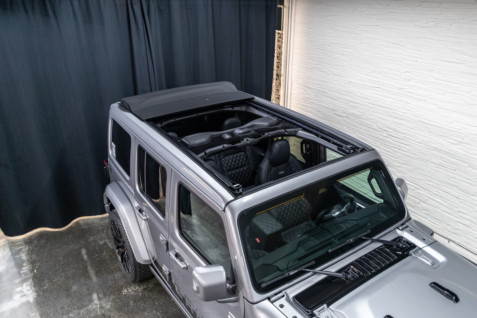 JEEP BRUTE® Wrangler 4xe SAHARA / SkyOne (El. Soft Top)-image-4