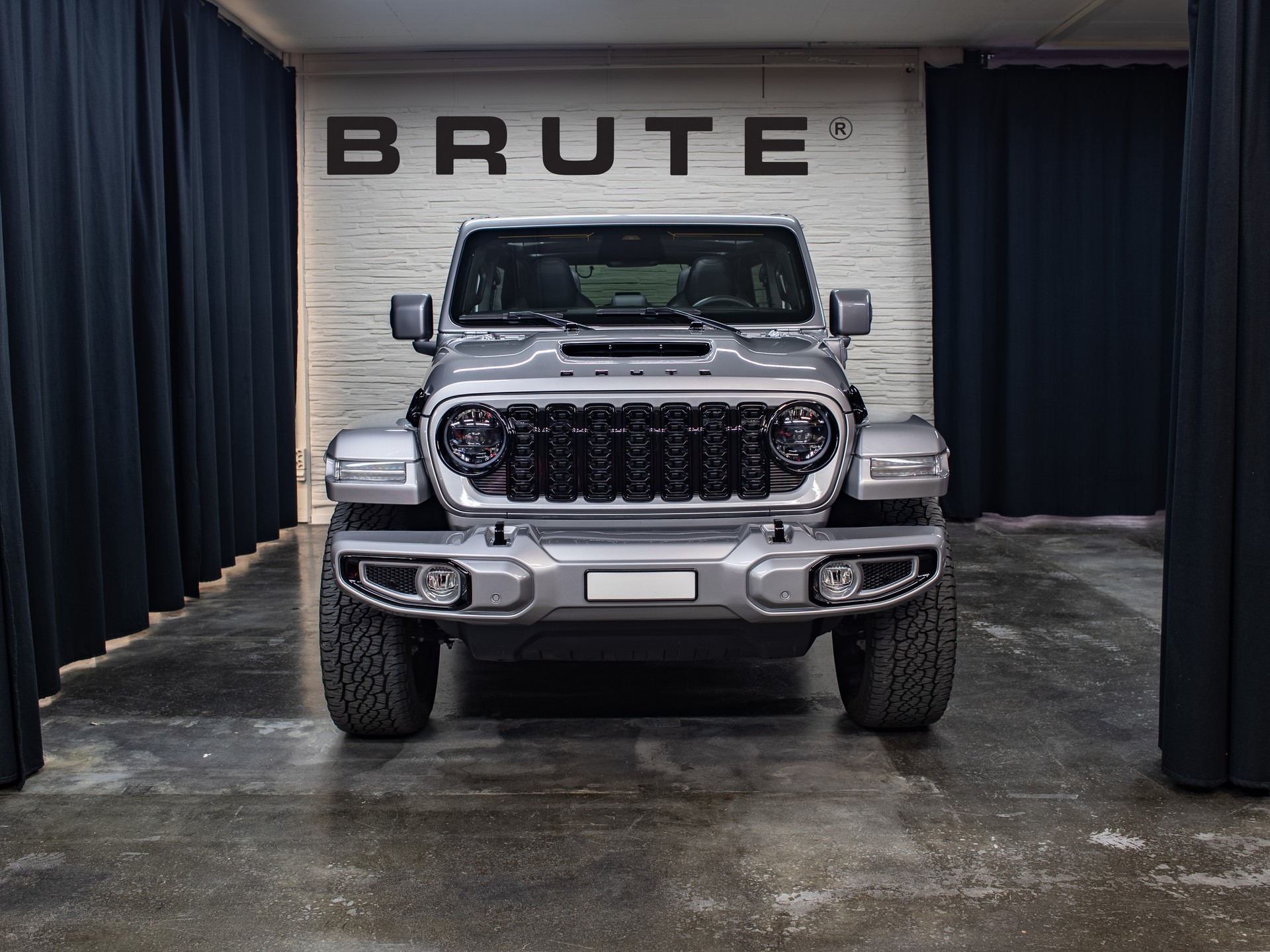 JEEP BRUTE® Wrangler 4xe SAHARA / SkyOne (El. Soft Top)-image-2