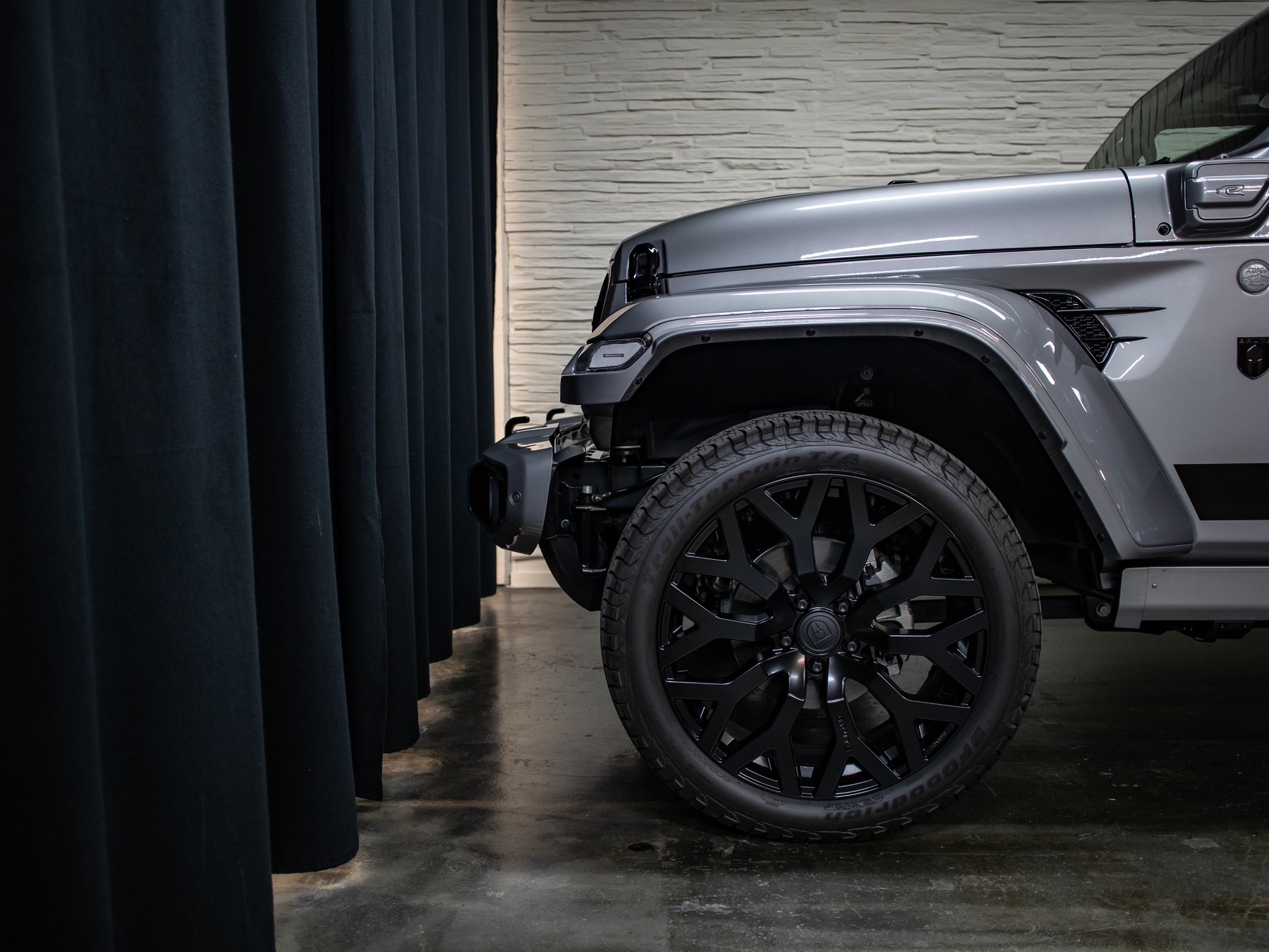 JEEP BRUTE® Wrangler 4xe SAHARA / SkyOne (El. Soft Top)-image-5