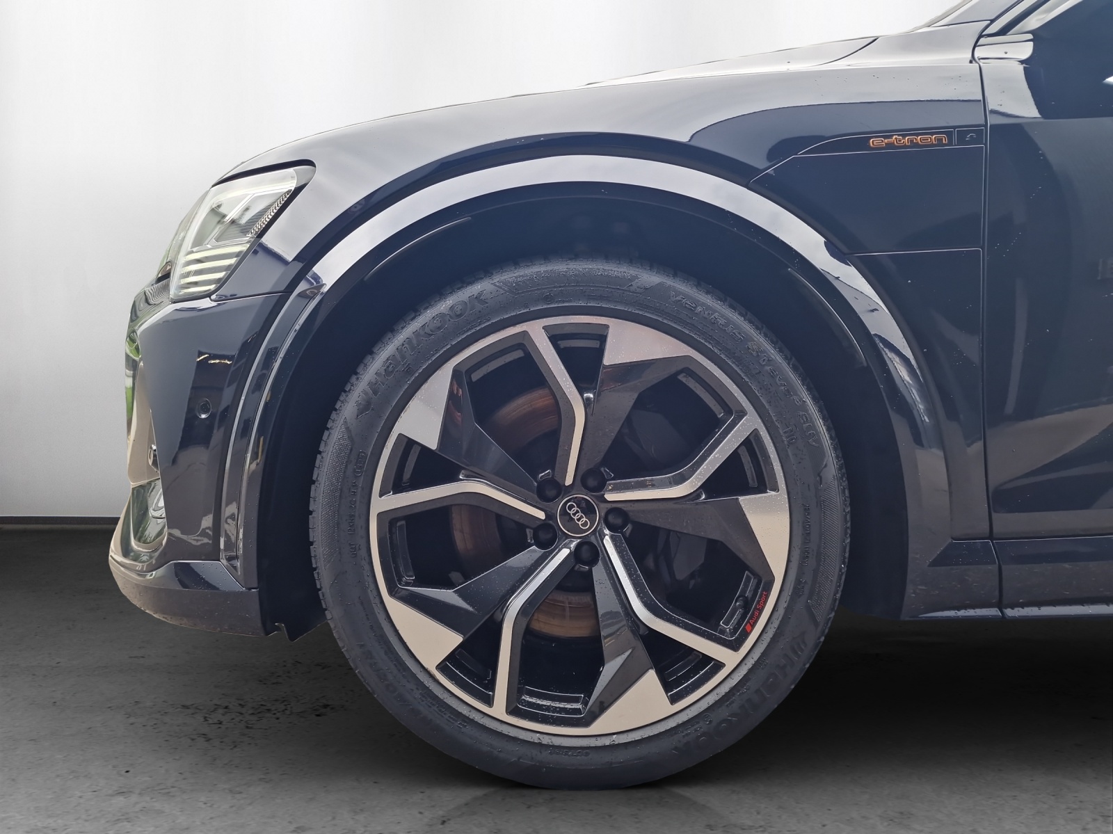 AUDI e-tron S quattro-image-12