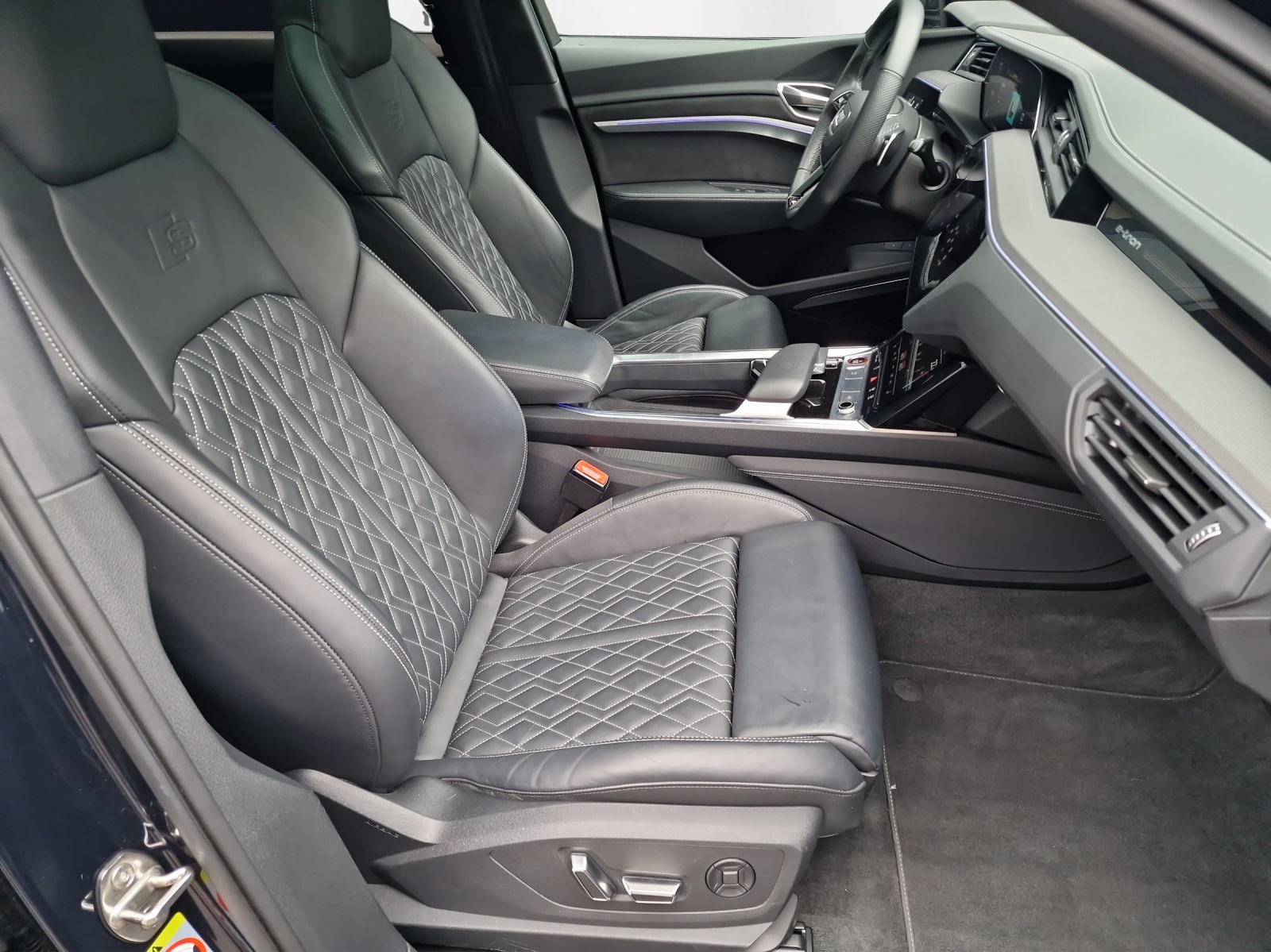 AUDI e-tron S quattro-image-13