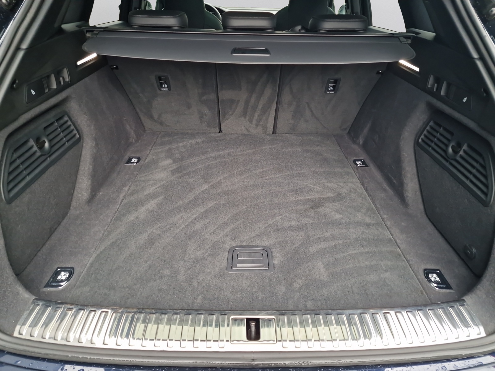 AUDI e-tron S quattro-image-11