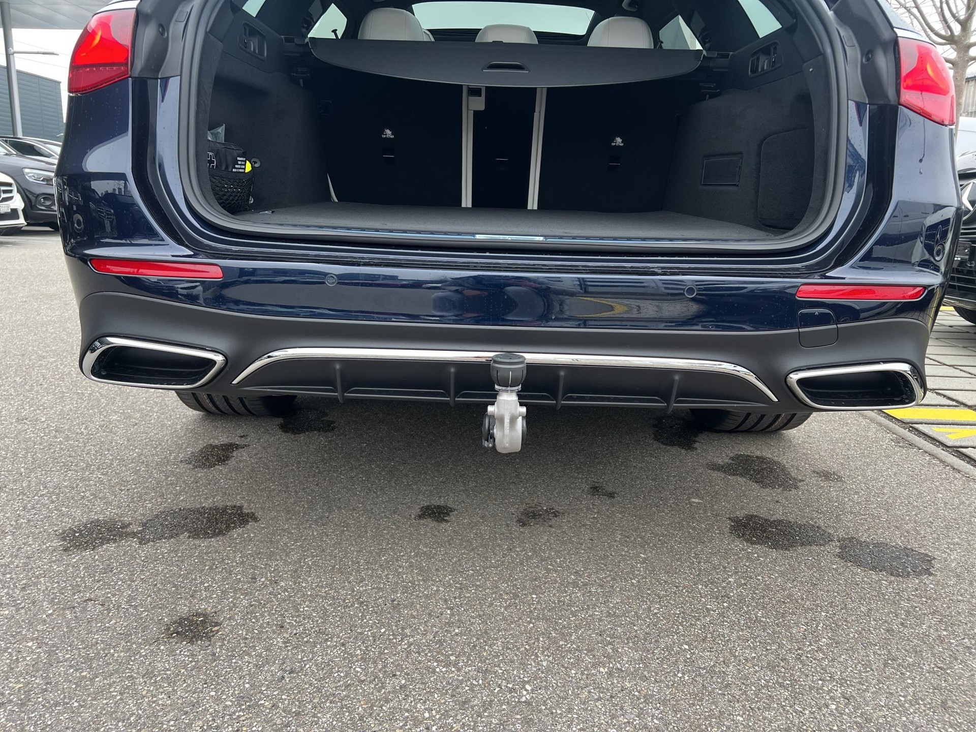 MERCEDES-BENZ E 220 d AMG Line 4matic Kombi-image-15
