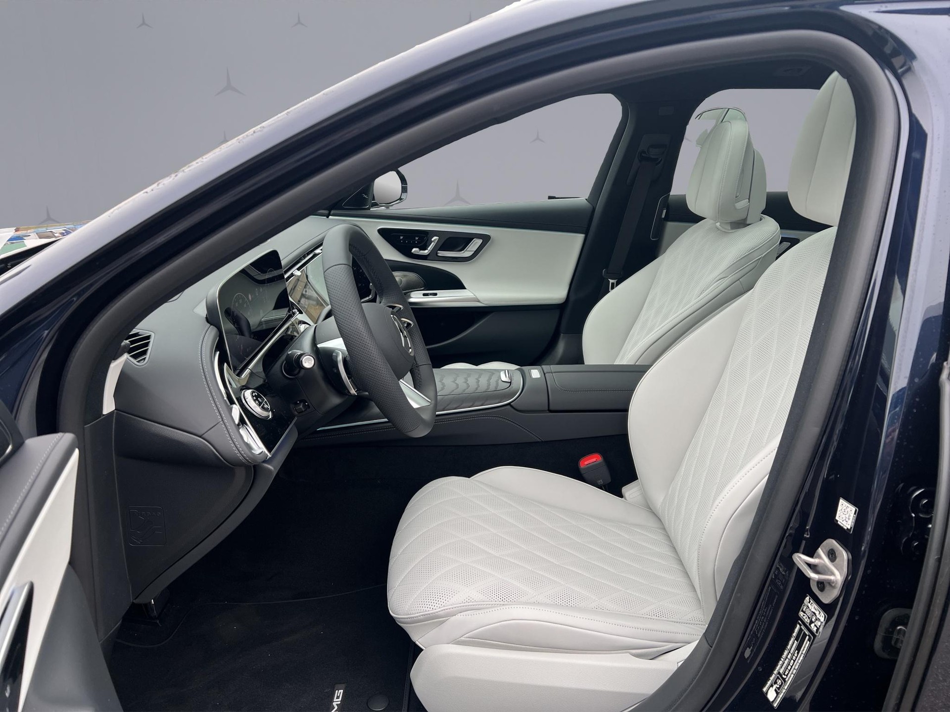 MERCEDES-BENZ E 220 d AMG Line 4matic Kombi-image-6