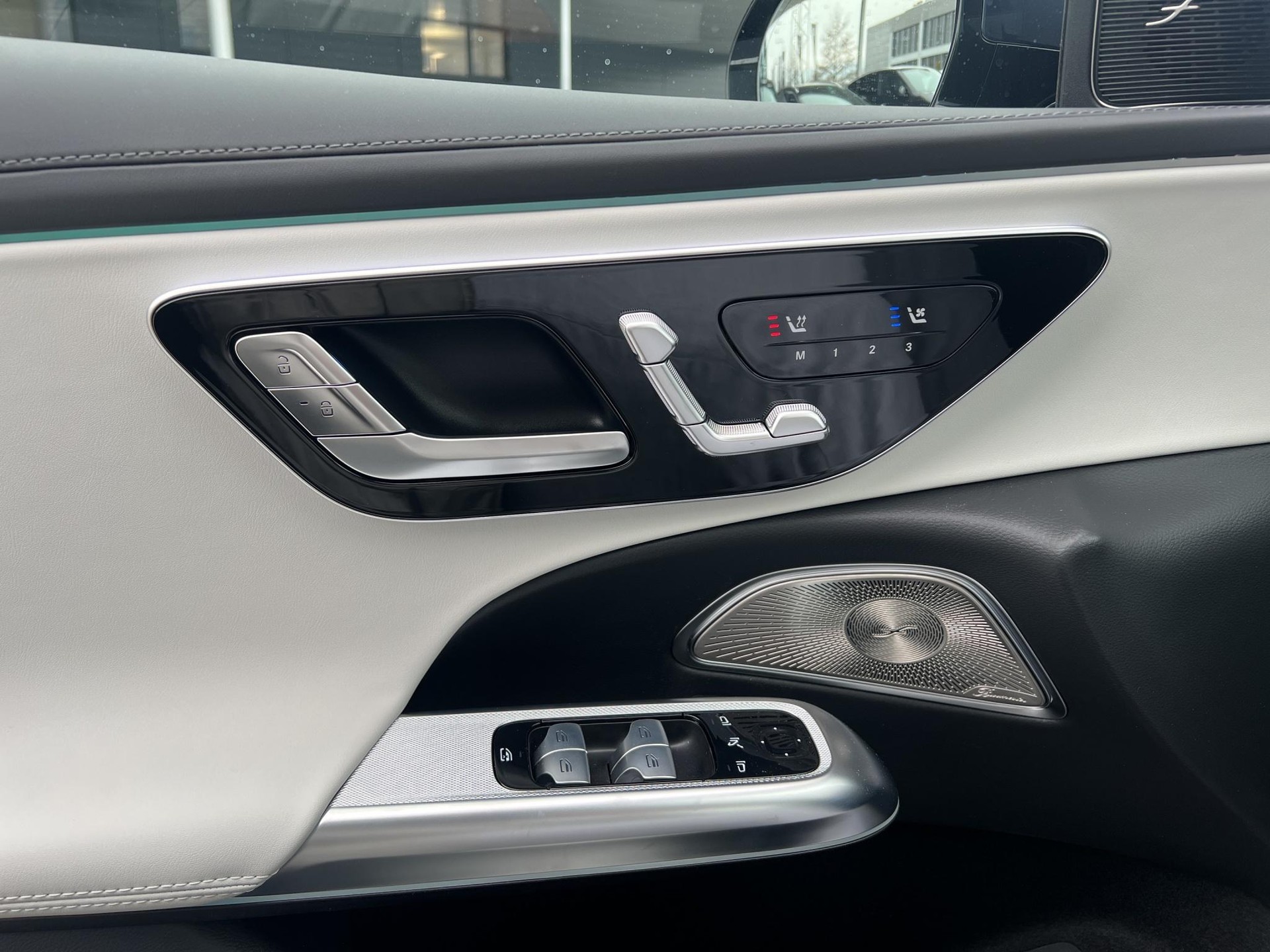 MERCEDES-BENZ E 220 d AMG Line 4matic Kombi-image-12