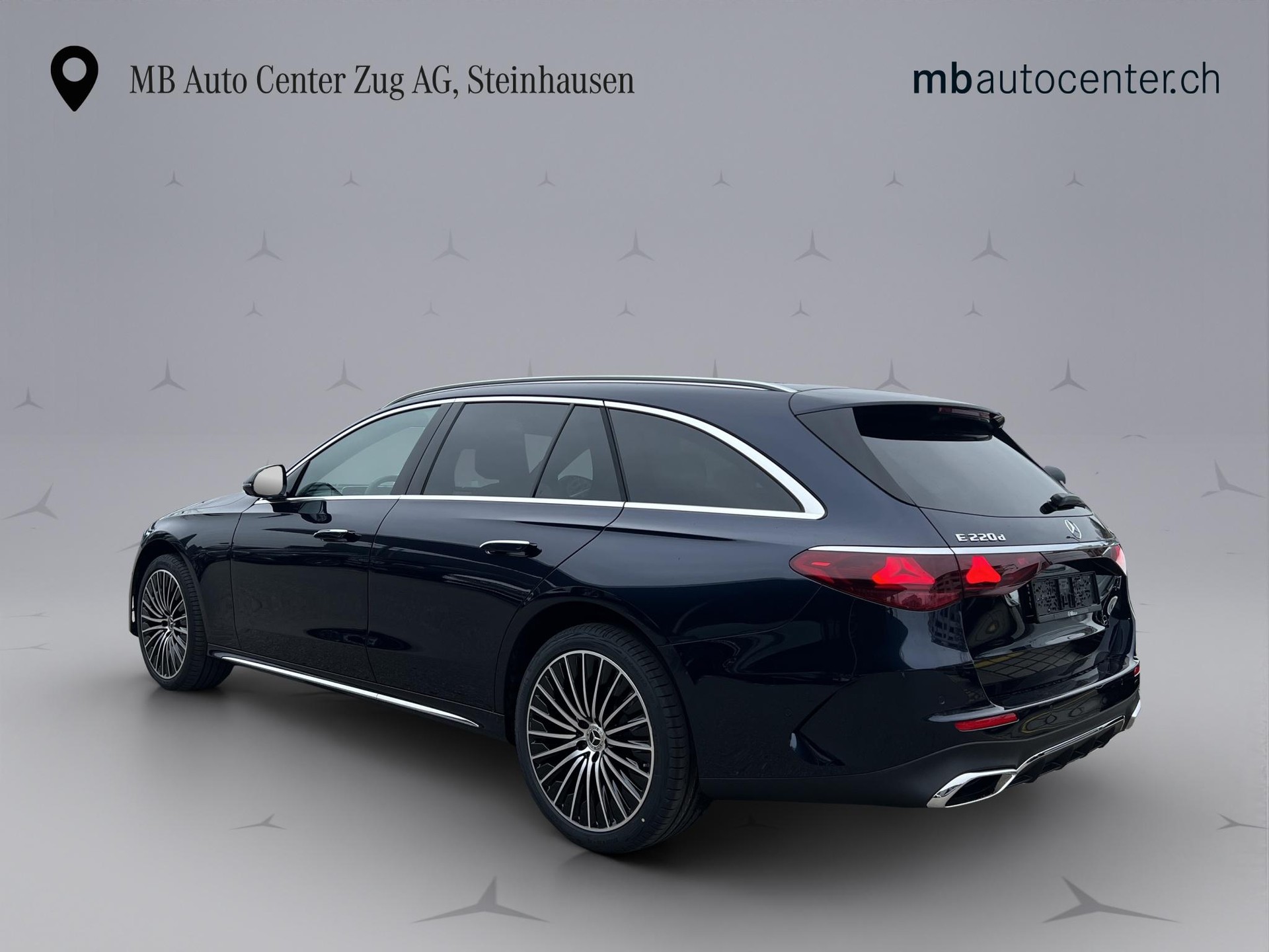 MERCEDES-BENZ E 220 d AMG Line 4matic Kombi-image-3