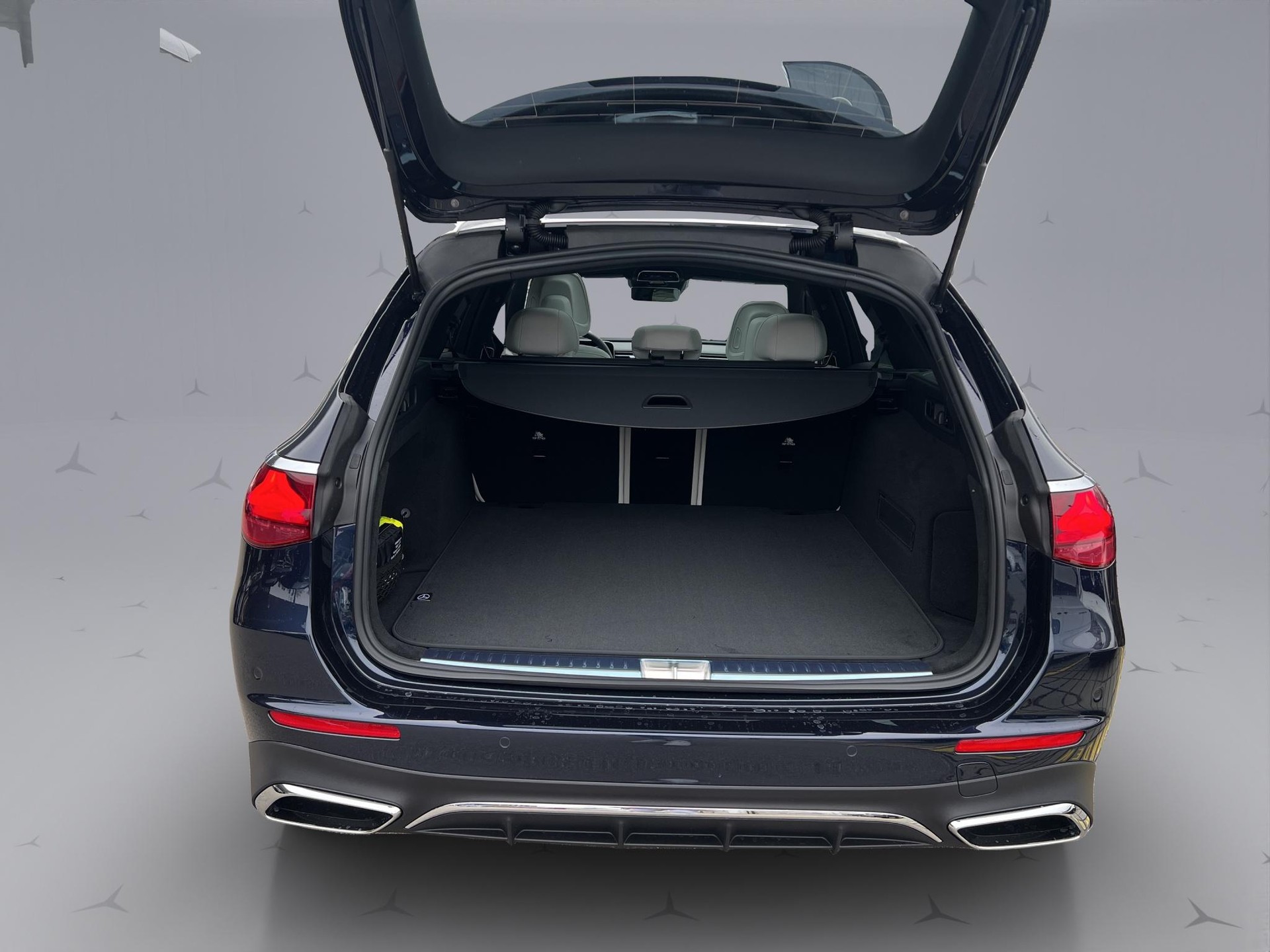 MERCEDES-BENZ E 220 d AMG Line 4matic Kombi-image-14