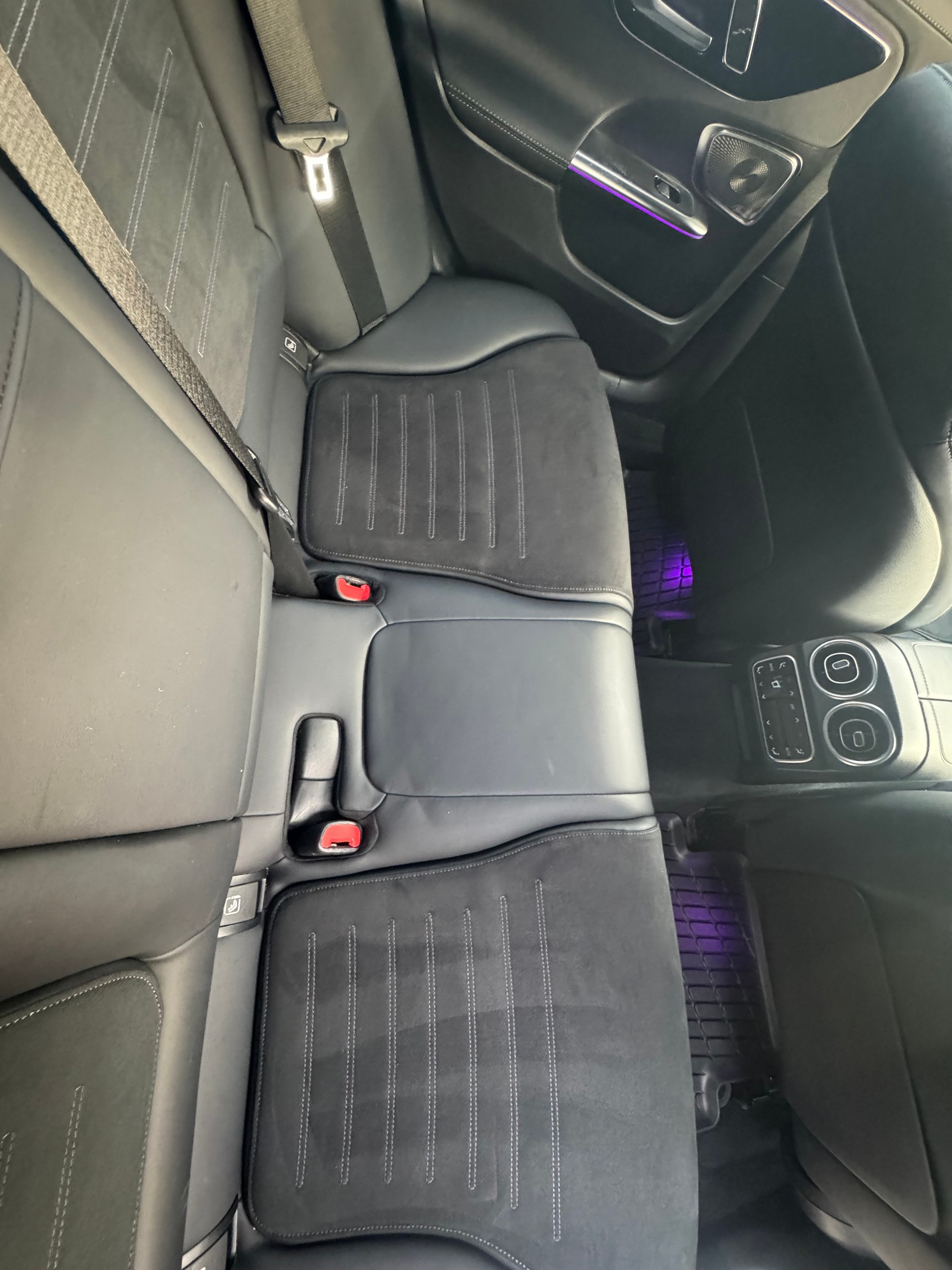 MERCEDES-BENZ C 300 d T AMG Line-image-4