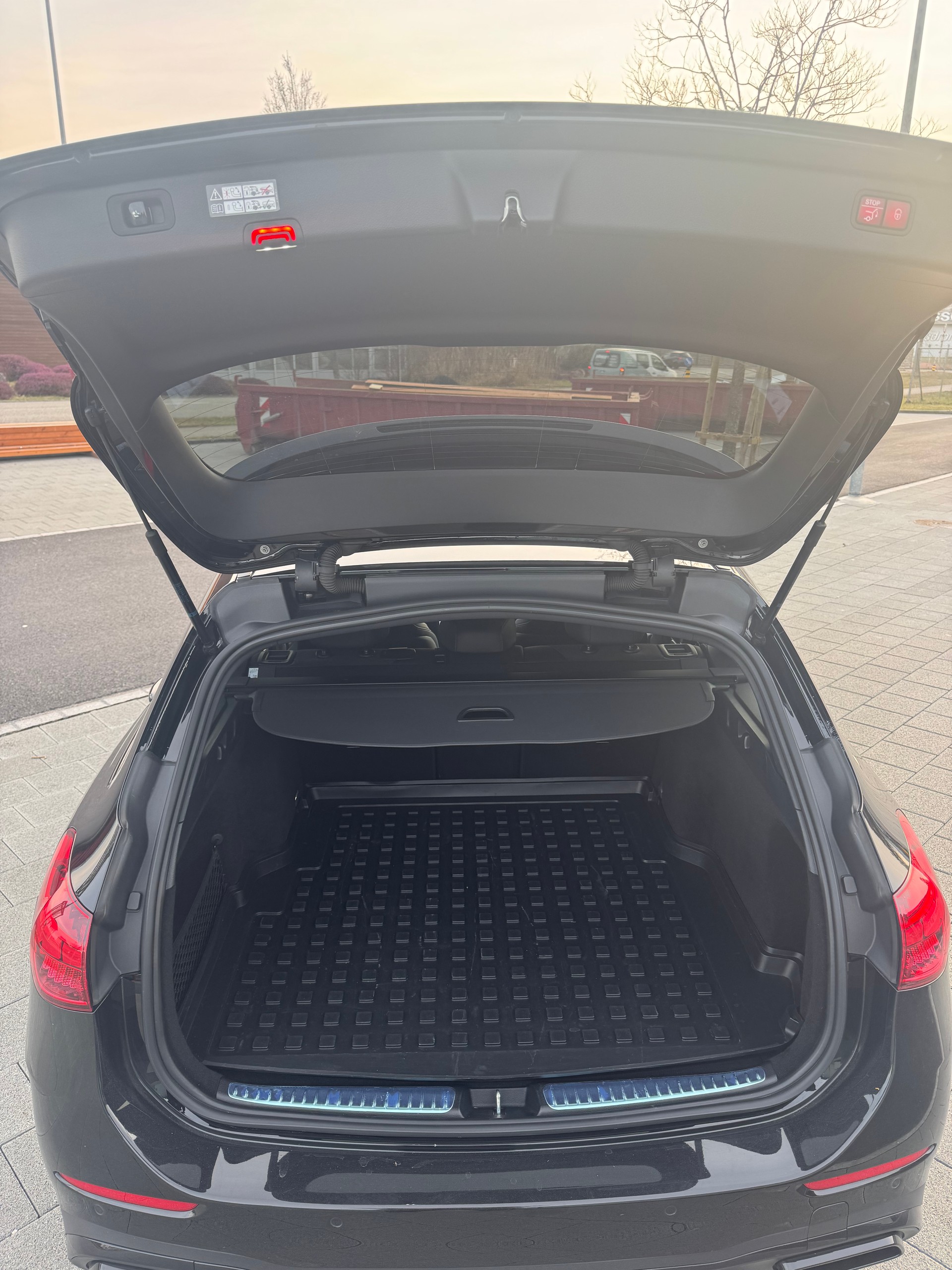 MERCEDES-BENZ C 300 d T AMG Line-image-3