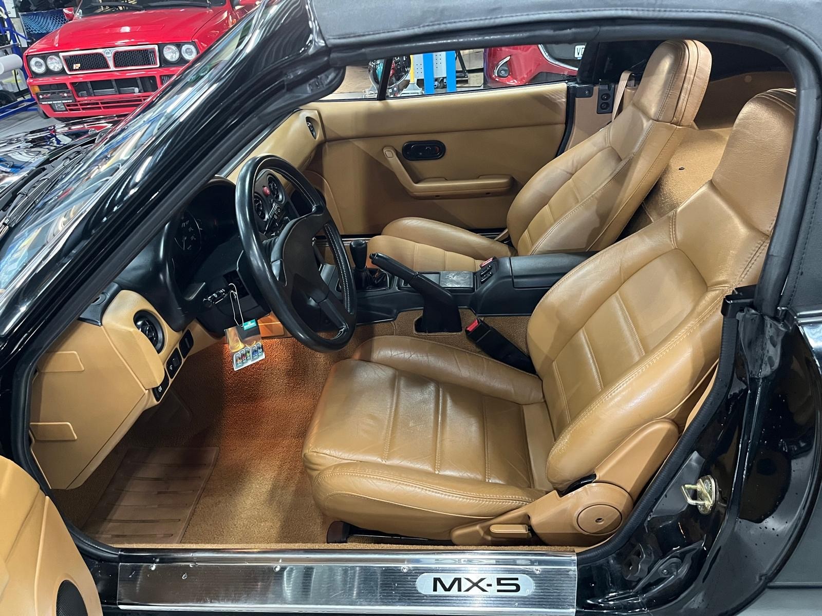MAZDA MX-5 1.6i-16-image-8