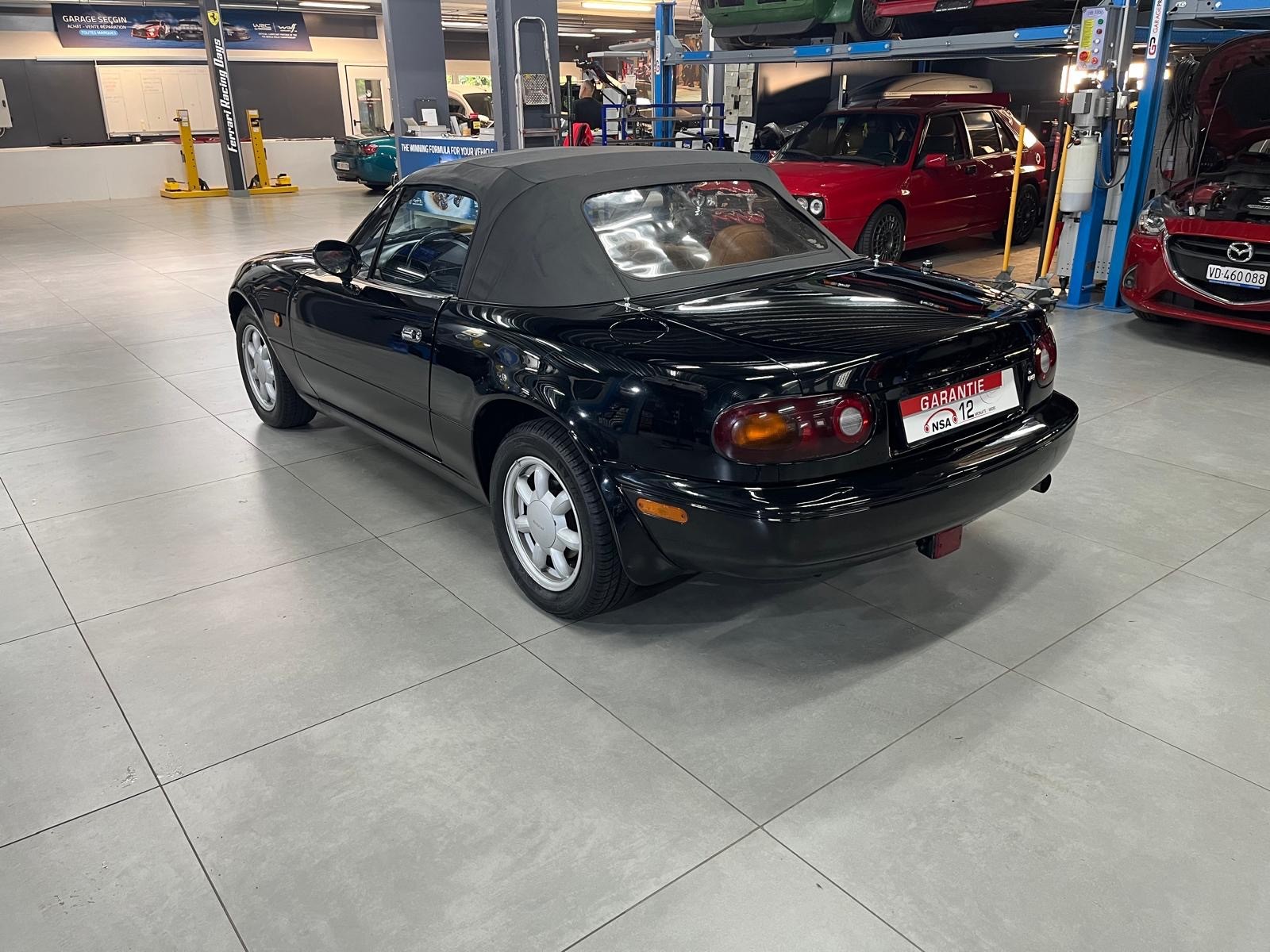 MAZDA MX-5 1.6i-16-image-4