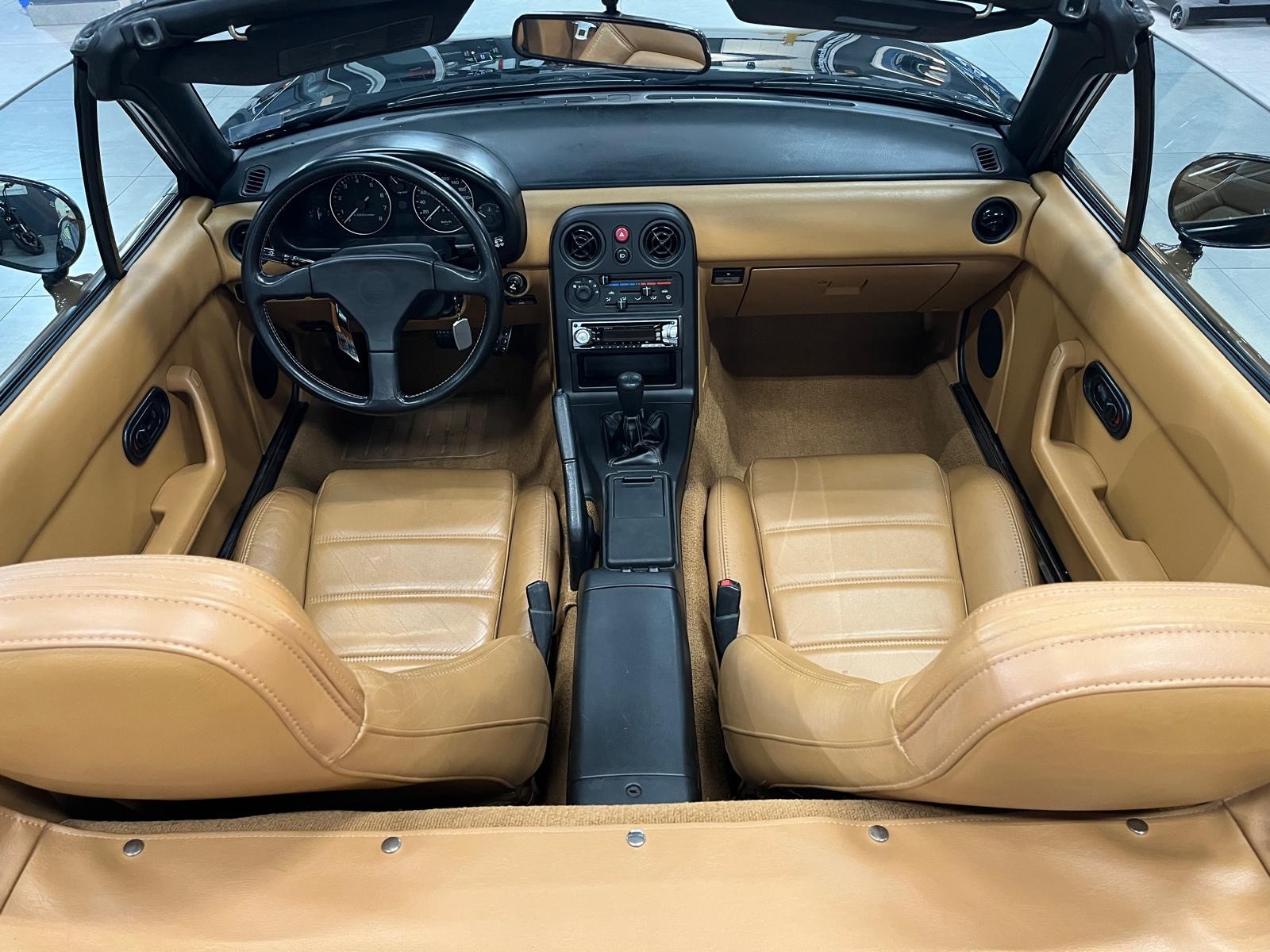 MAZDA MX-5 1.6i-16-image-10