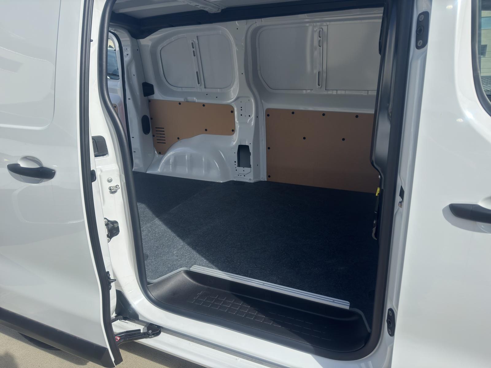 TOYOTA PROACE Van L1 1.5 D Active-image-10