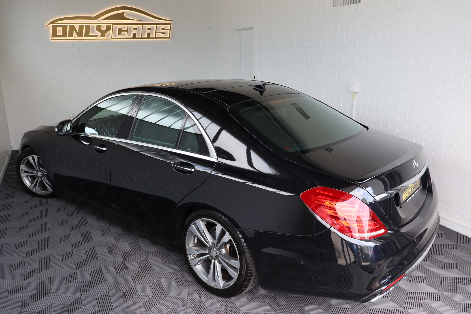MERCEDES-BENZ S 350 BLUETEC 4MATIC 7G-TRONIC ** FAHRASSISTENZ-PAKET ** TIEFERGELEGT ** PANORAMADACH ** BURMESTER **-image-7