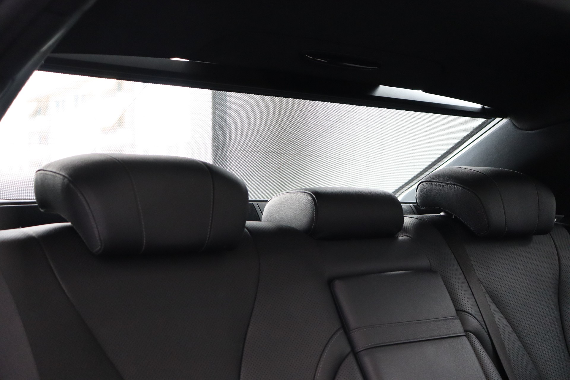 MERCEDES-BENZ S 350 BLUETEC 4MATIC 7G-TRONIC ** FAHRASSISTENZ-PAKET ** TIEFERGELEGT ** PANORAMADACH ** BURMESTER **-image-19