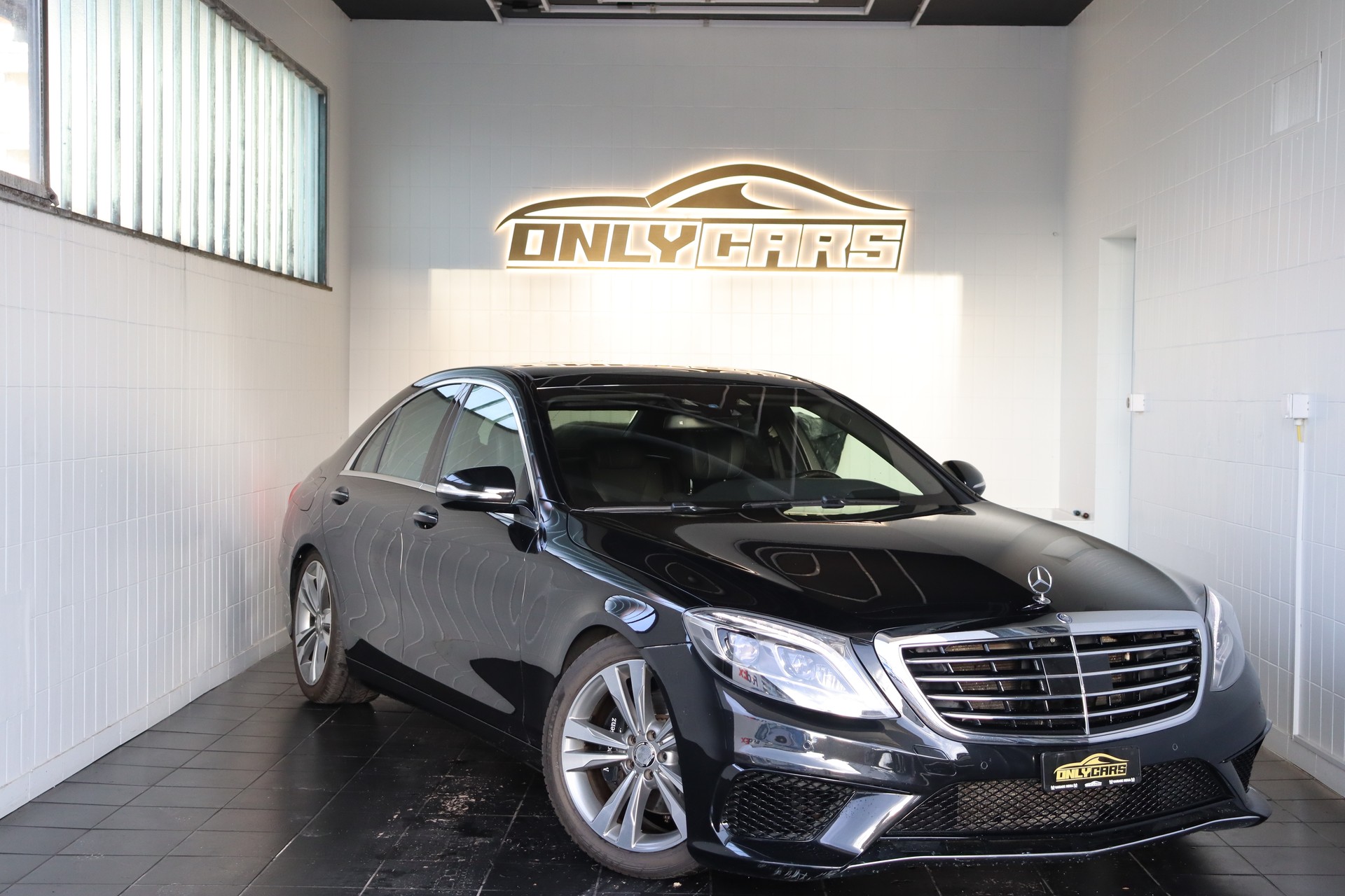 MERCEDES-BENZ S 350 BLUETEC 4MATIC 7G-TRONIC ** FAHRASSISTENZ-PAKET ** TIEFERGELEGT ** PANORAMADACH ** BURMESTER **-image-0