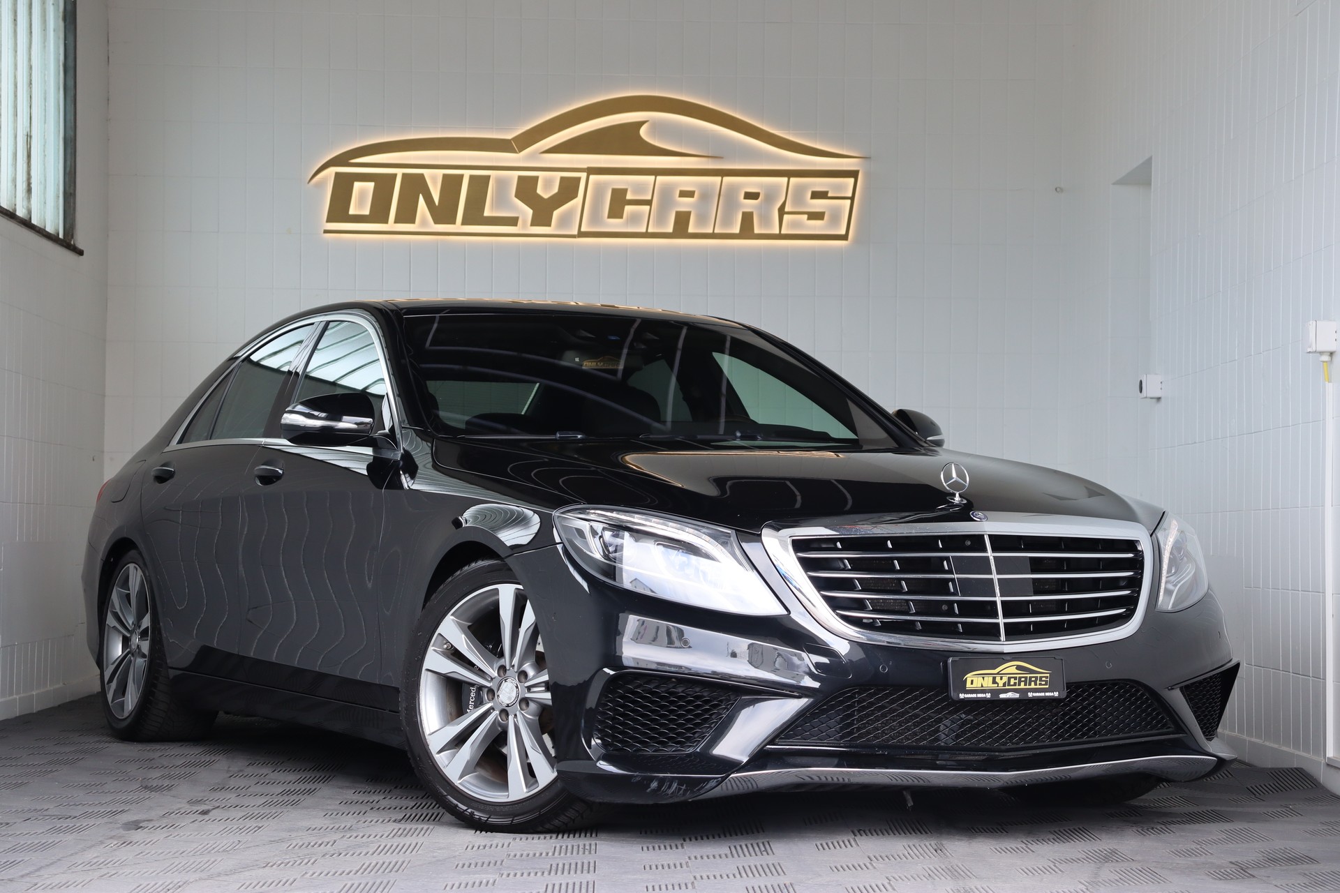 MERCEDES-BENZ S 350 BLUETEC 4MATIC 7G-TRONIC ** FAHRASSISTENZ-PAKET ** TIEFERGELEGT ** PANORAMADACH ** BURMESTER **-image-0
